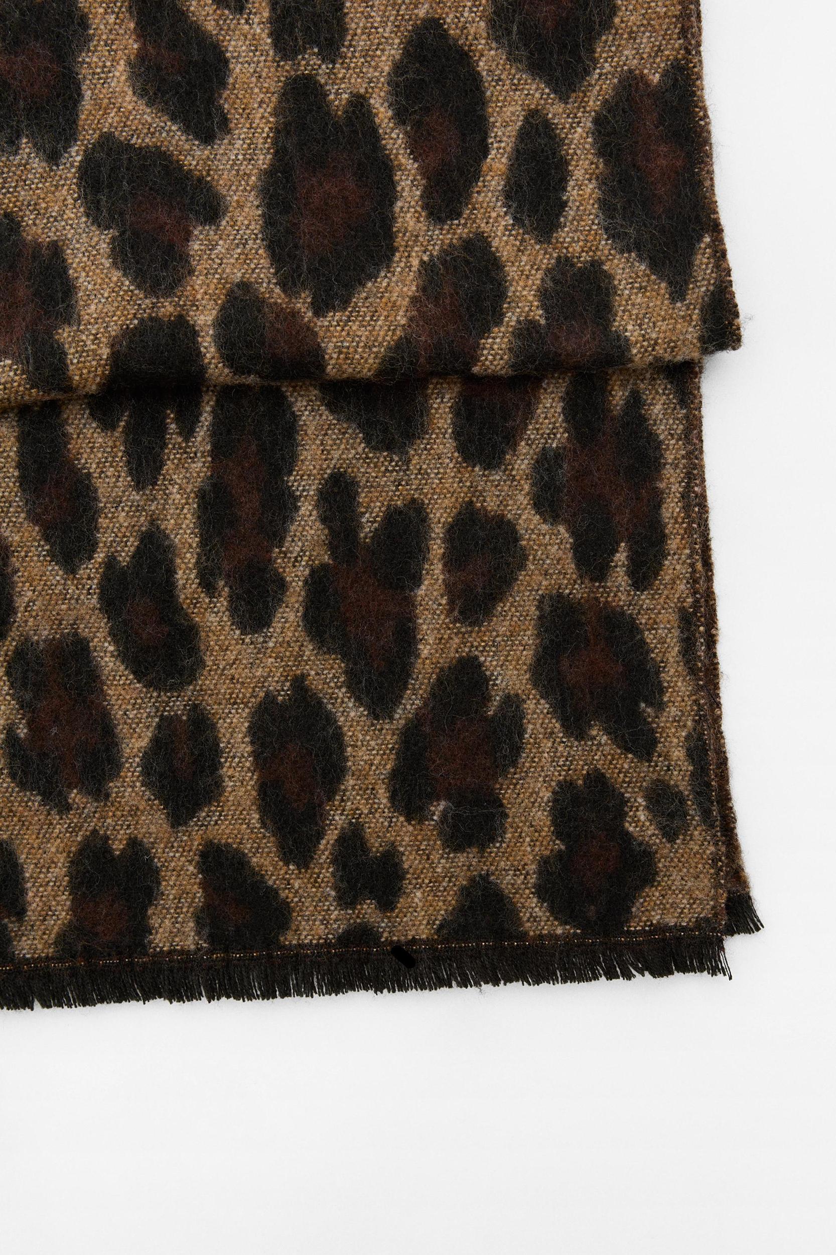 ANIMAL PRINT SCARF Product Image