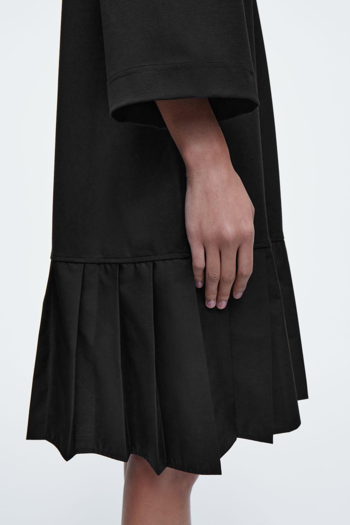 PLEATED DROPPED-WAIST T-SHIRT DRESS Product Image