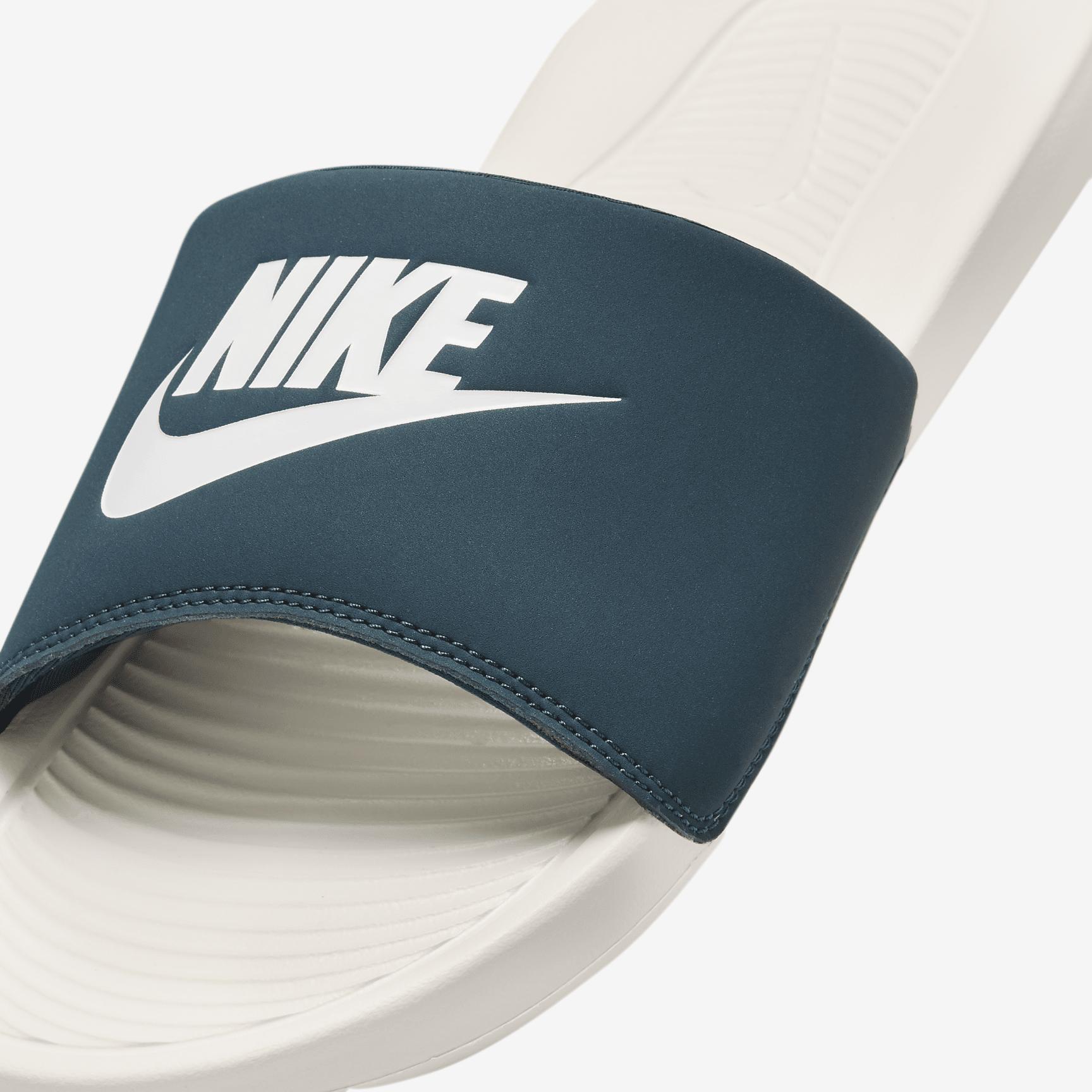 Nike Men's Victori One Slides Product Image