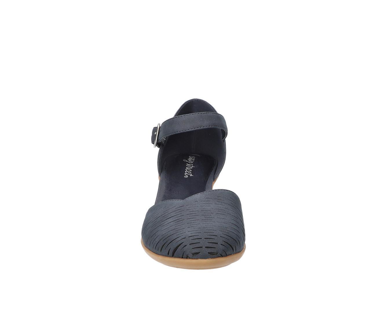 Women's Easy Street Justina Pumps Product Image