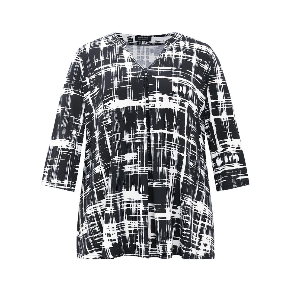 Plus Size Contrast Colorblock Notched Plicated T-shirt Black Women Elegant Contrast Colorblock Notched collar Dailywear T-shirts BloomChic 14-16/1X Product Image