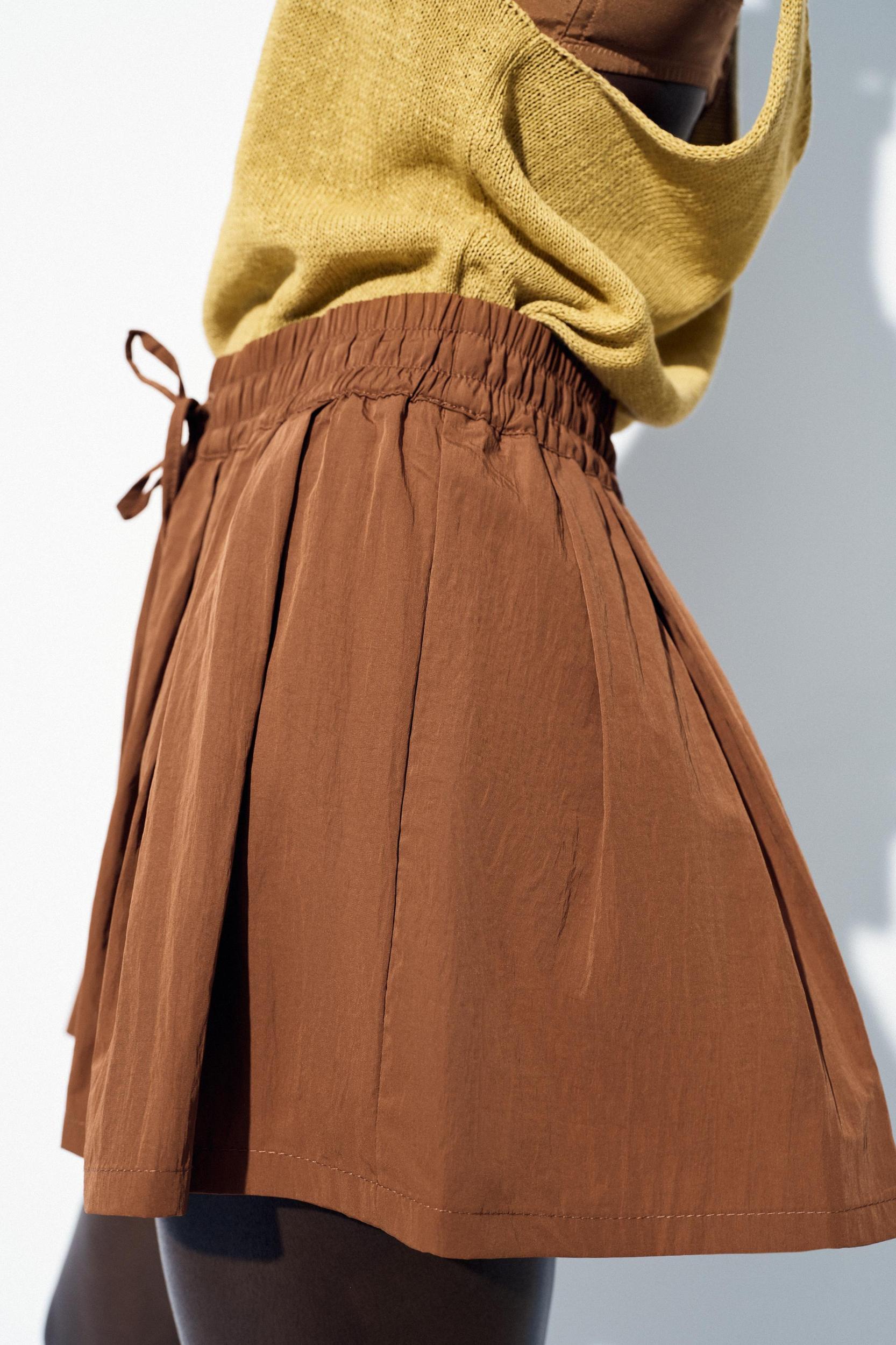 ELASTIC WAIST SHORTS Product Image