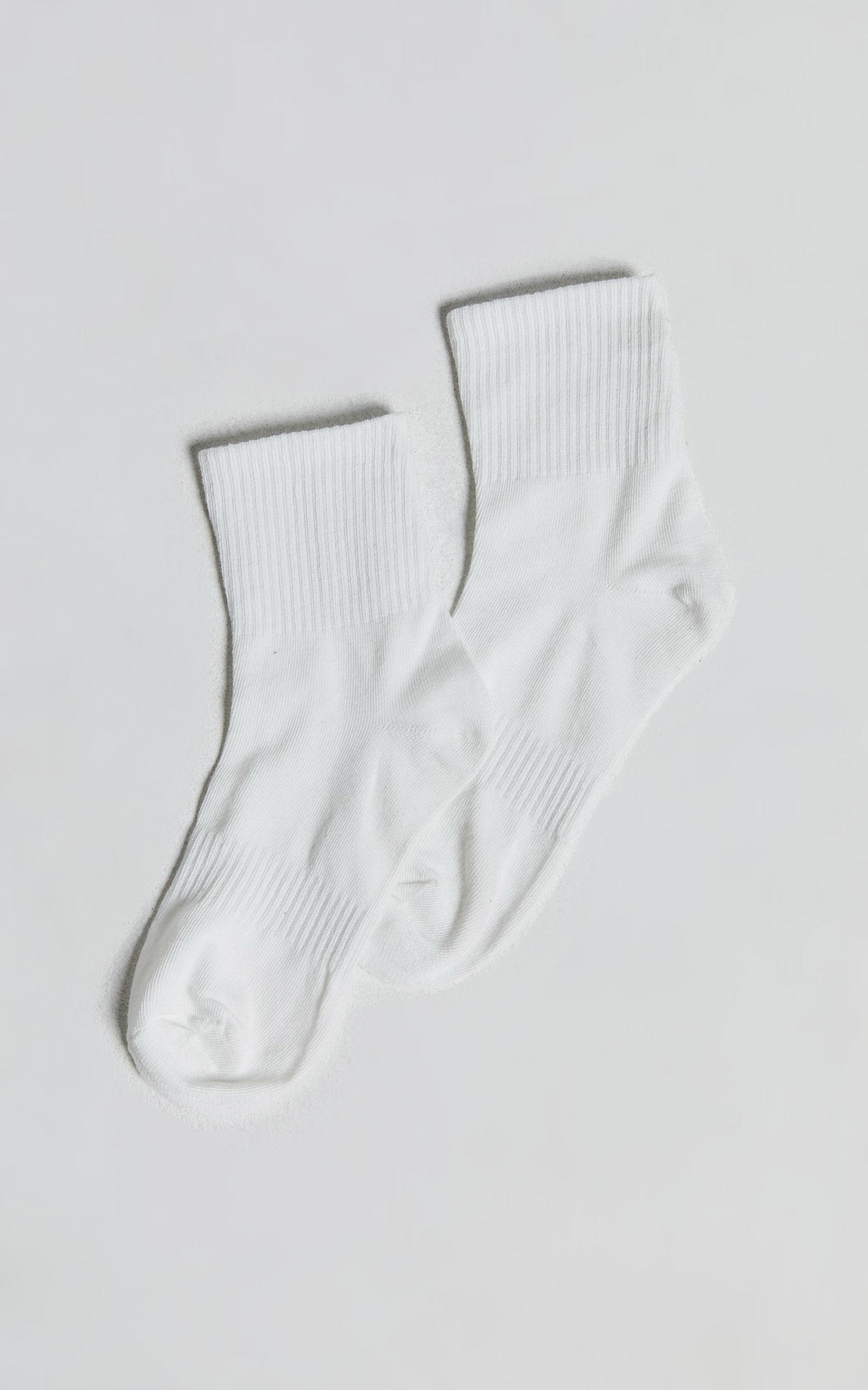 Vasilisa Crew Socks - Pack of 2 in White Product Image