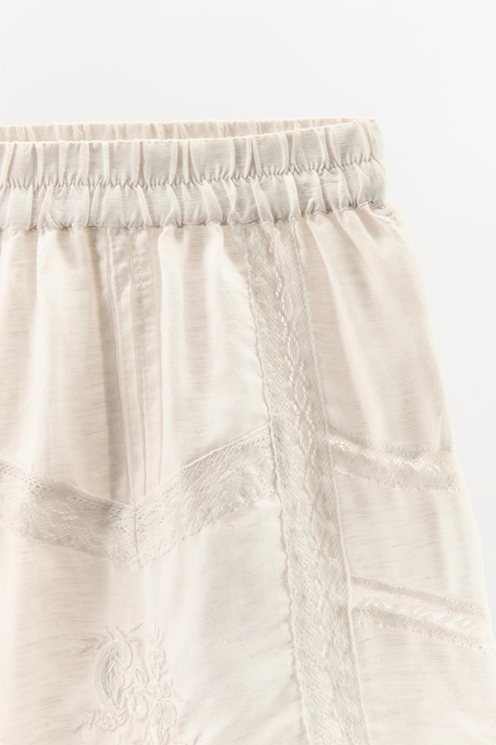 EMBROIDERED LACE SHORTS Product Image