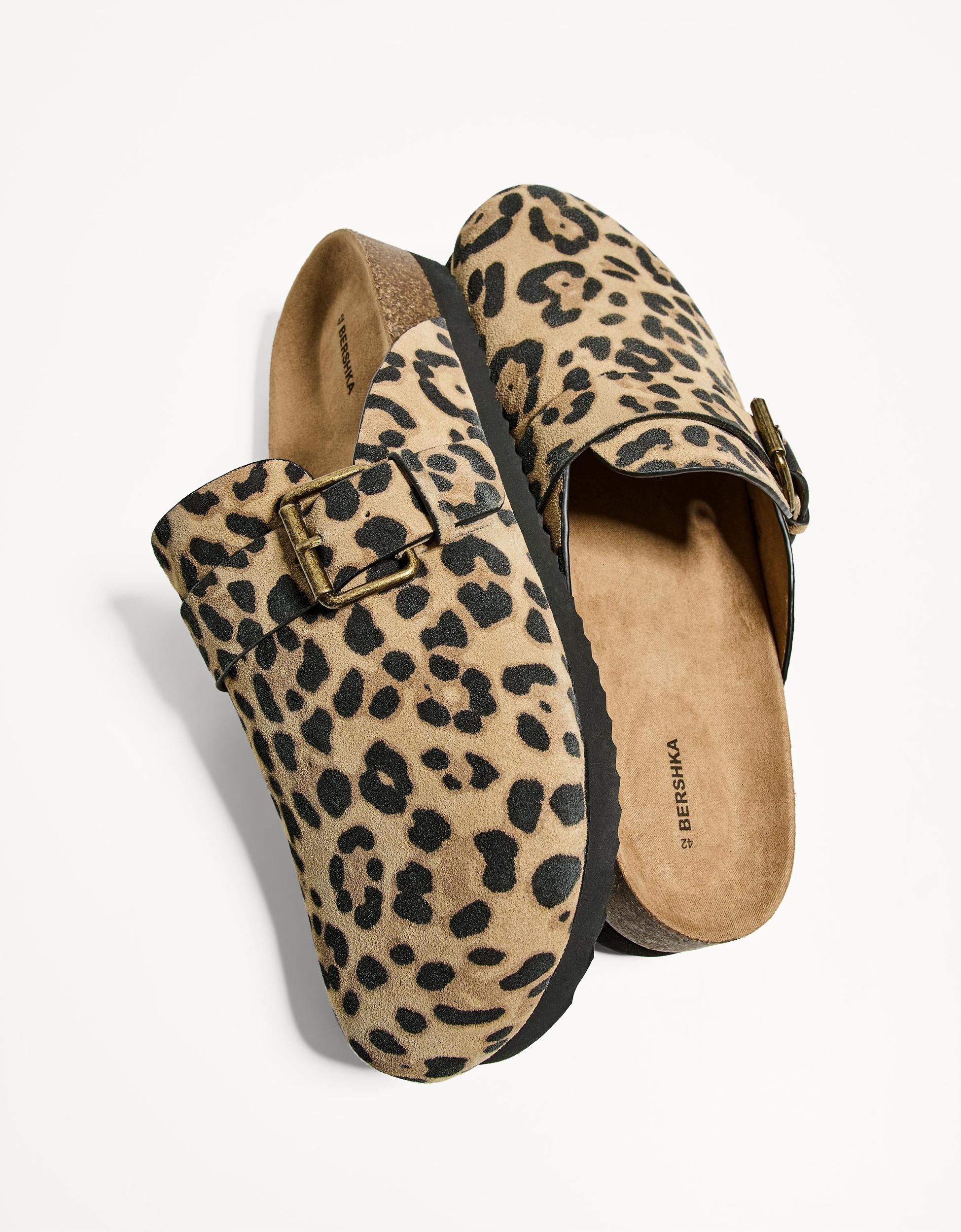 Animal print clogs Product Image