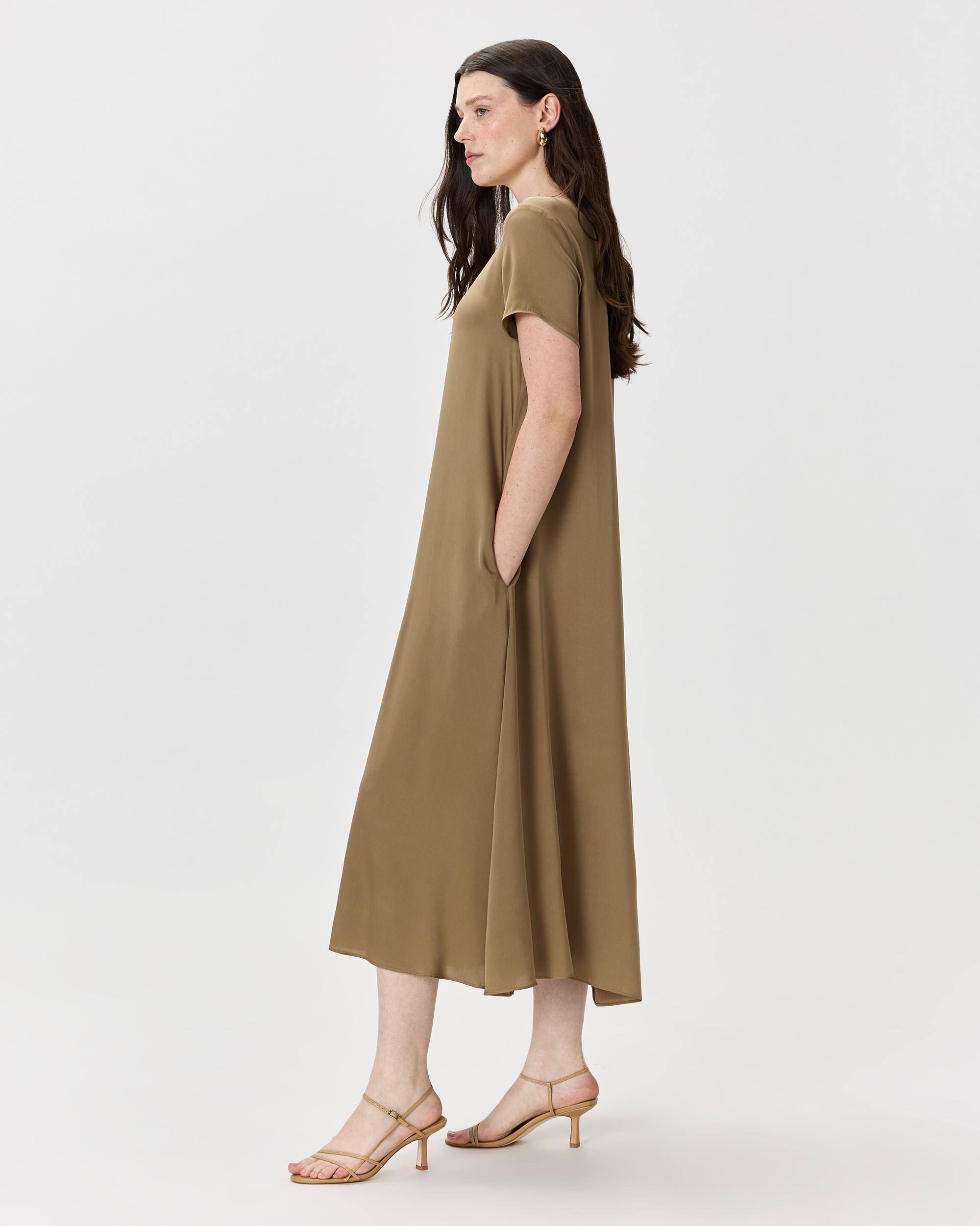 Quince | Women's Washable Stretch Silk Voluminous Maxi Dress Product Image