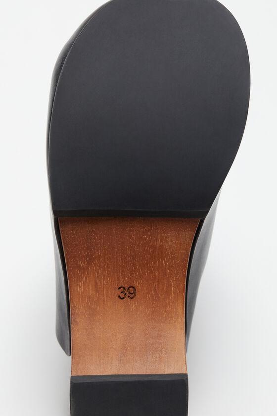 Leather wood clogs Product Image