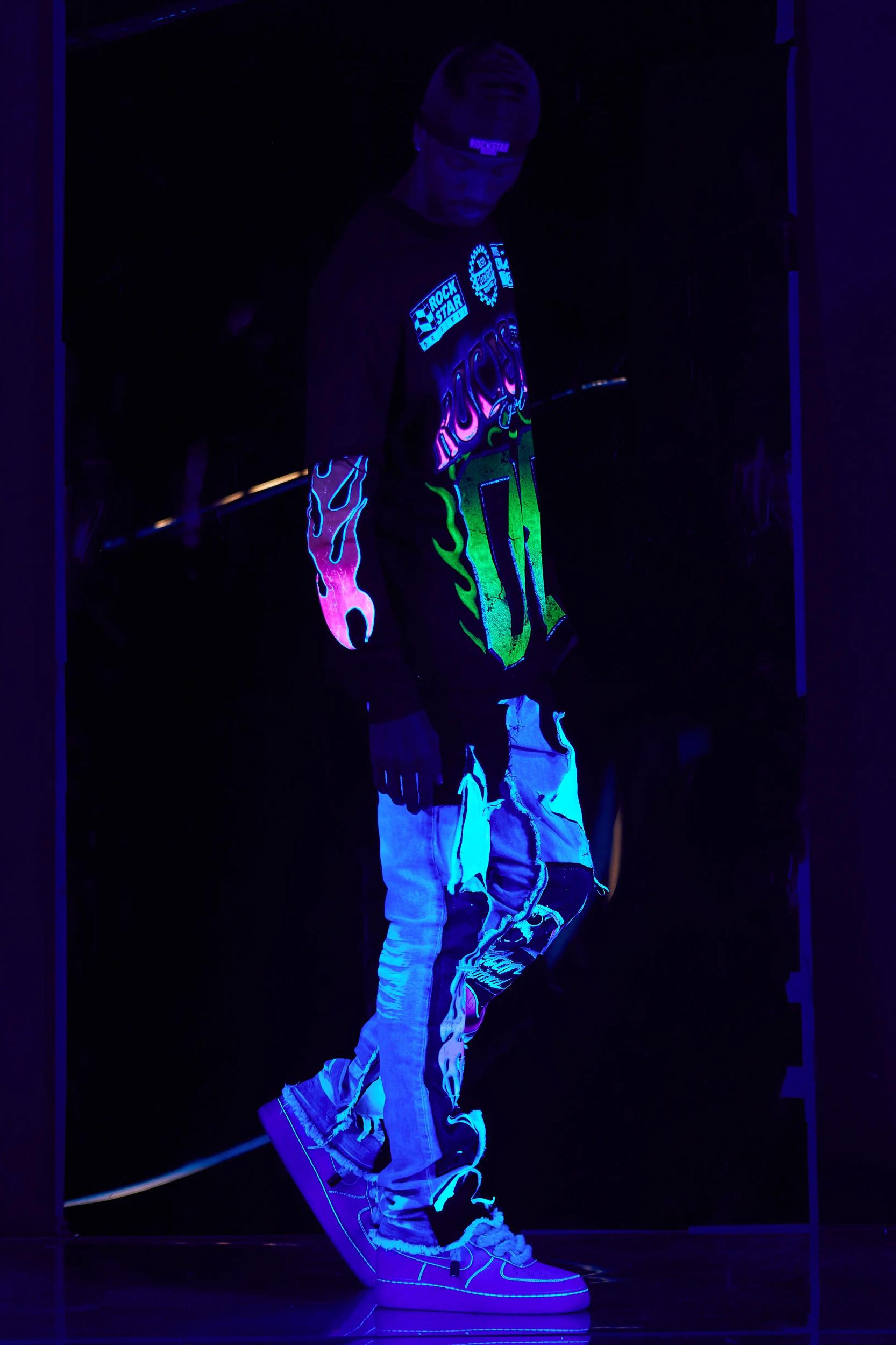 Quito Black Double Layer Graphic T-Shirt Male Product Image