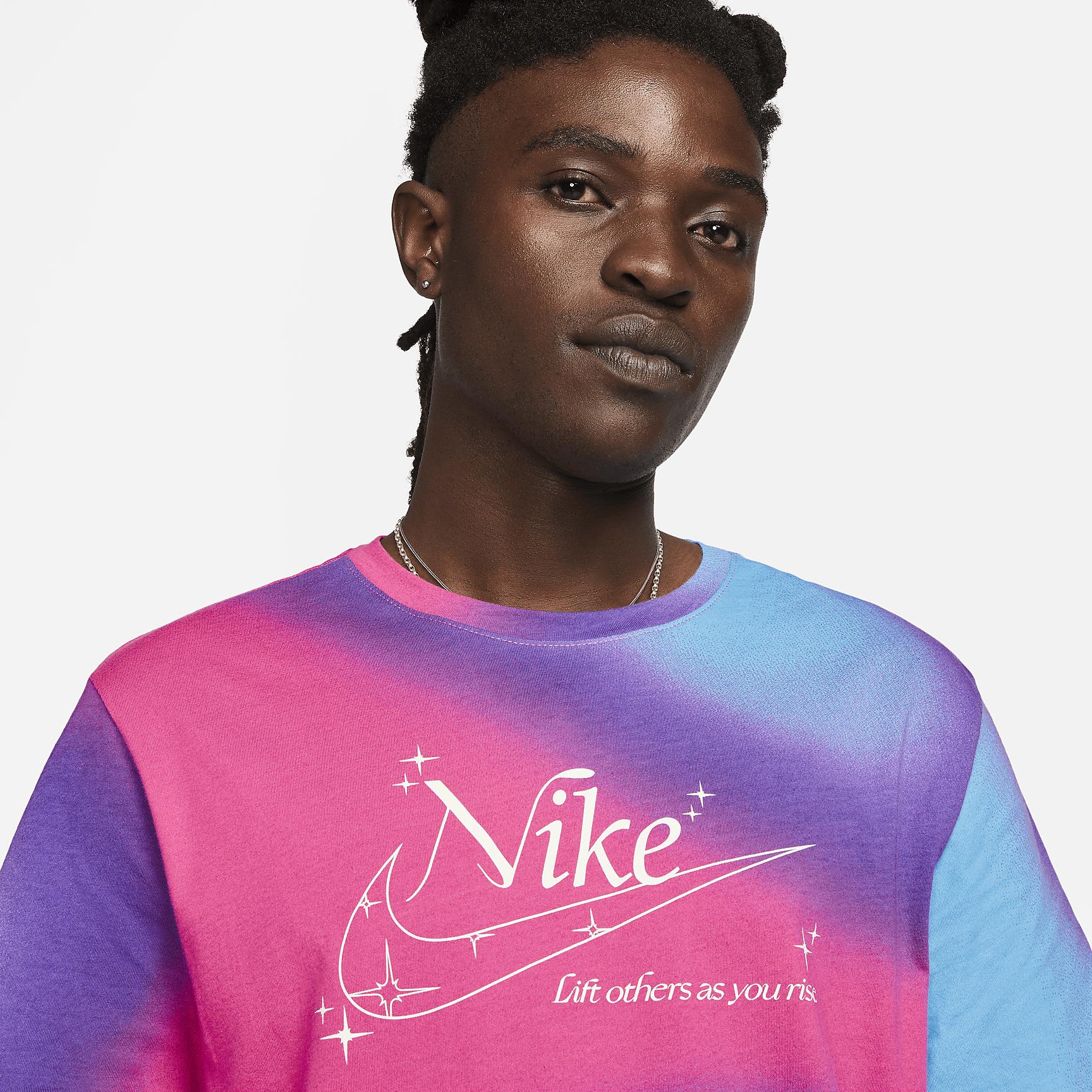 Nike Sportswear Men's T-Shirt Product Image