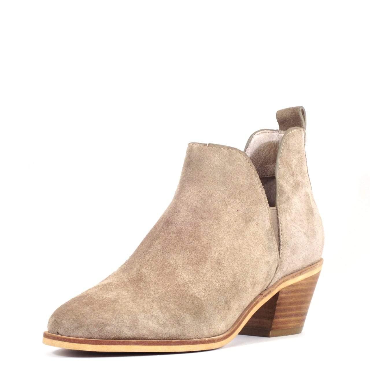 William Heeled Chelsea Boots Product Image