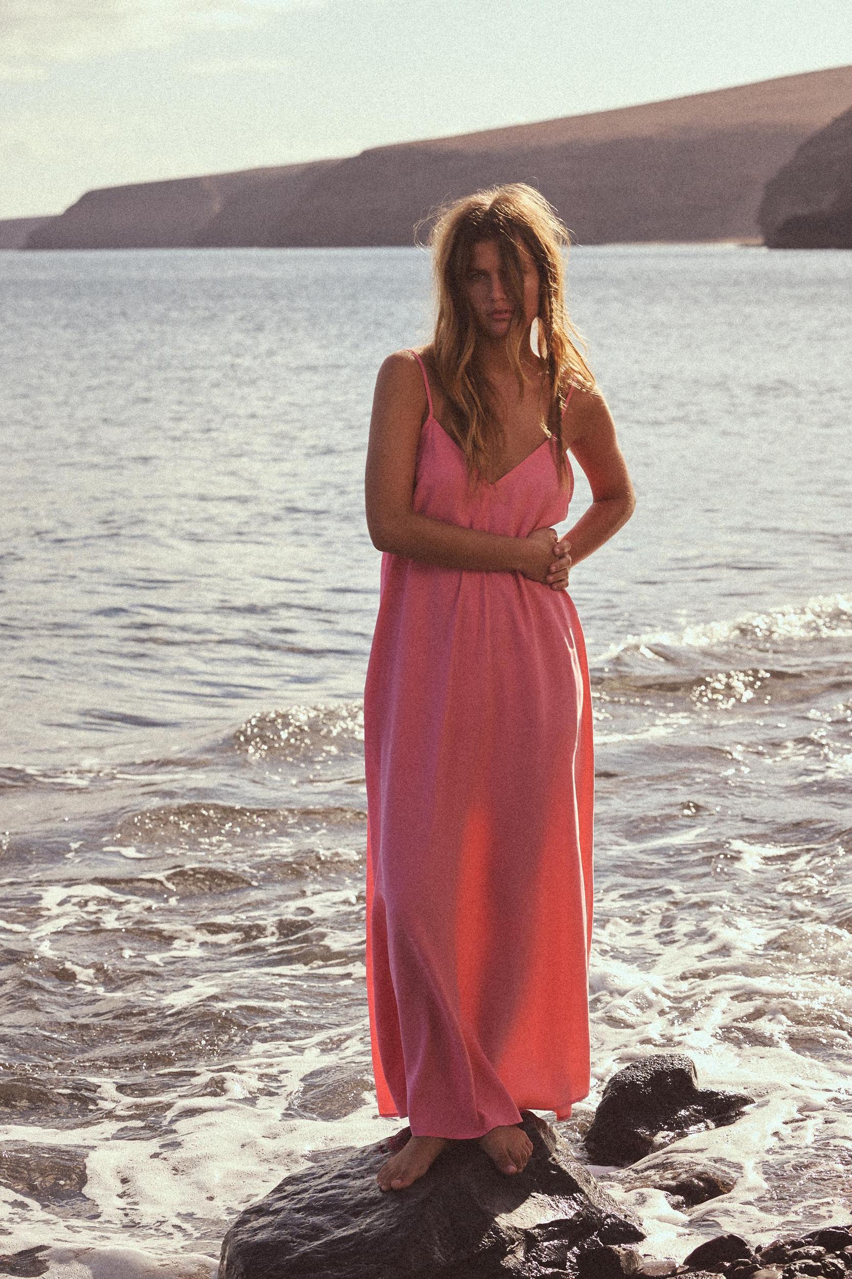 FLOWY MIDI DRESS Product Image