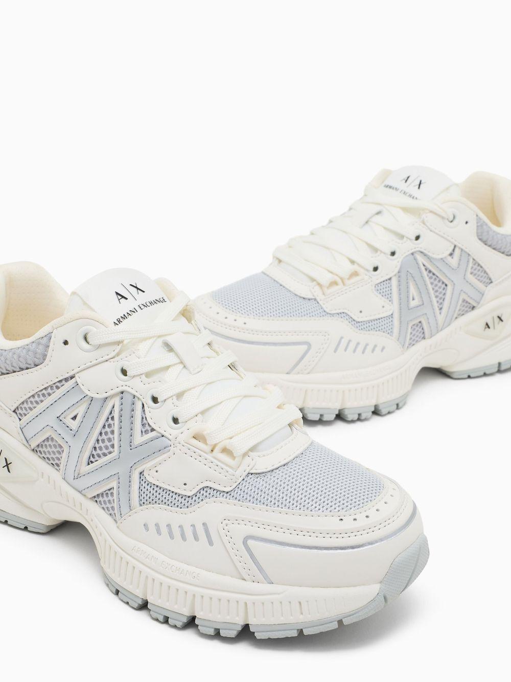 low-top sneakers Product Image