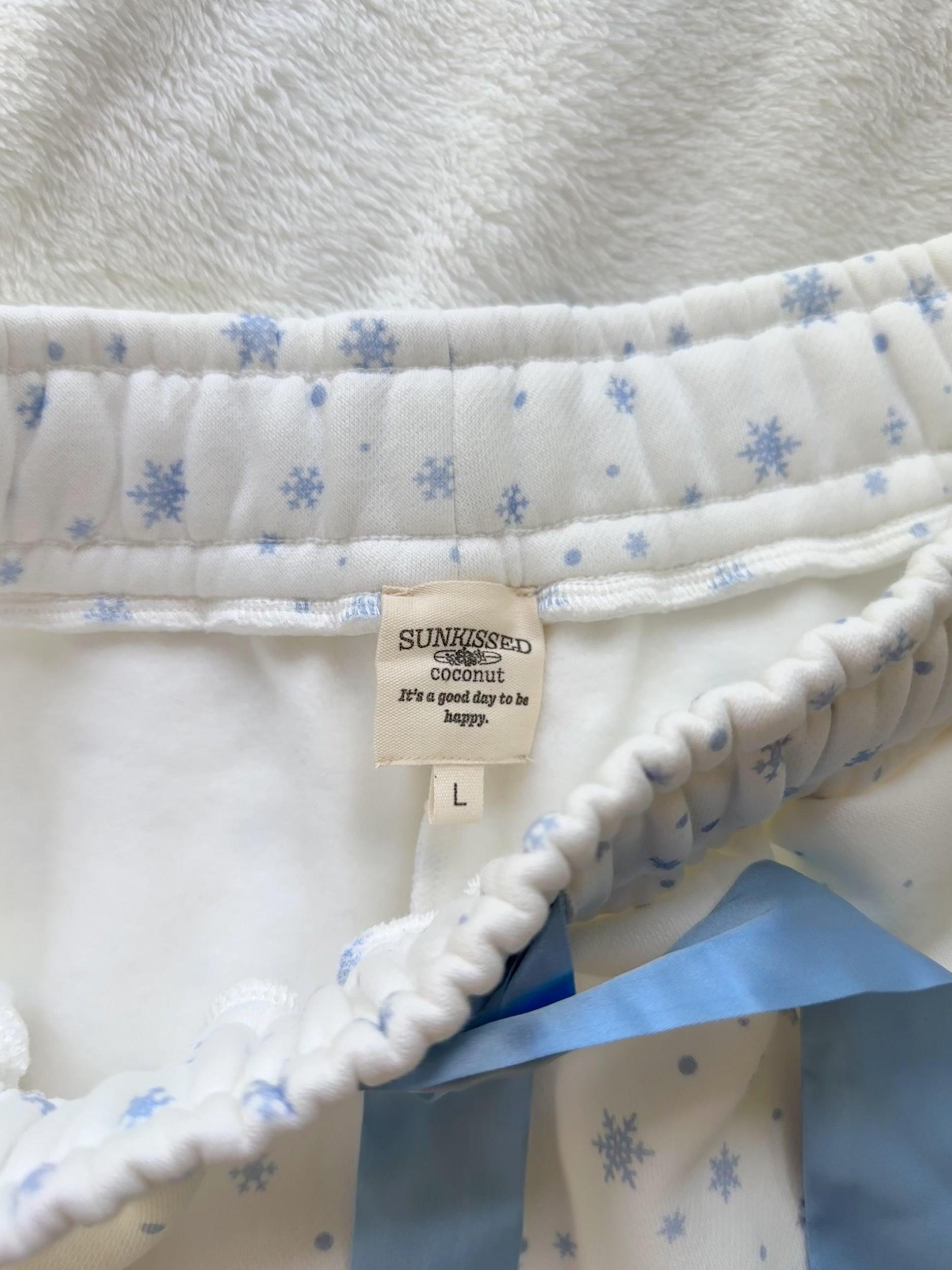 Snowflake Sunkissedcoconut Embroider Shorts Product Image