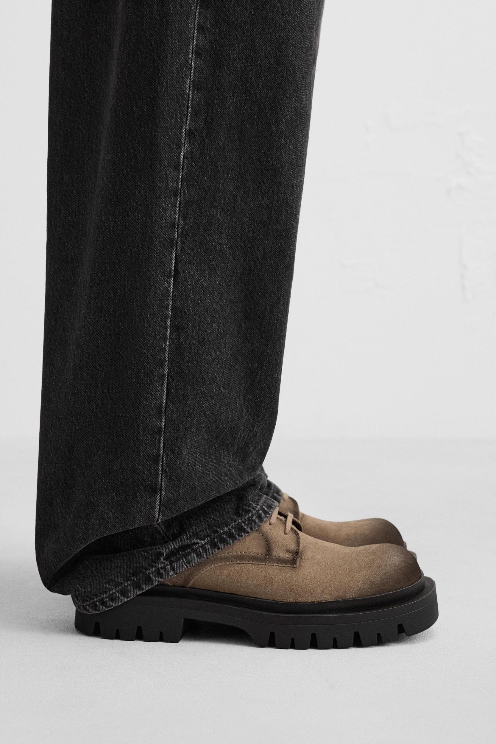 THICK SOLE LEATHER SHOE Product Image