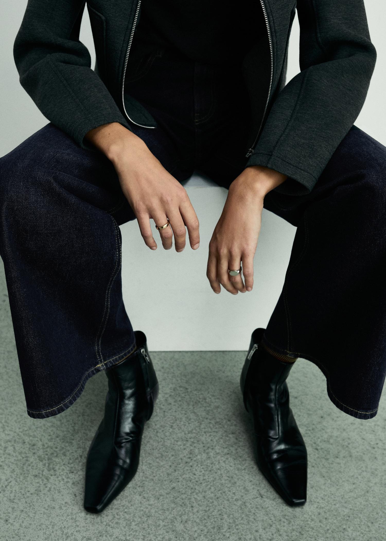 Low-rise rinse-wash wideleg jeans - Women | MANGO USA Product Image