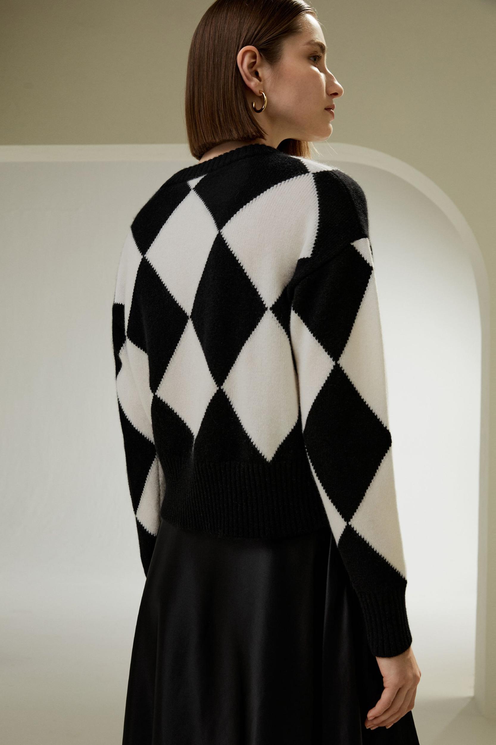 Round Neck Diamond Pattern Cashmere Sweater Product Image