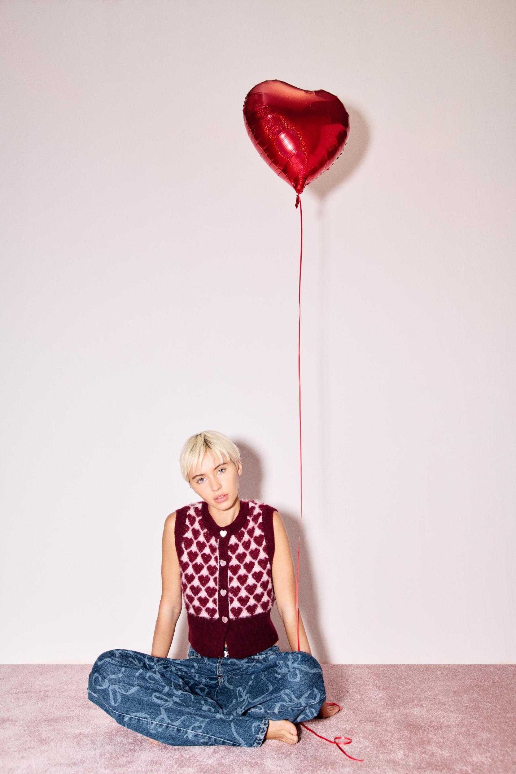 TRF MID-RISE BAGGY JEANS Product Image