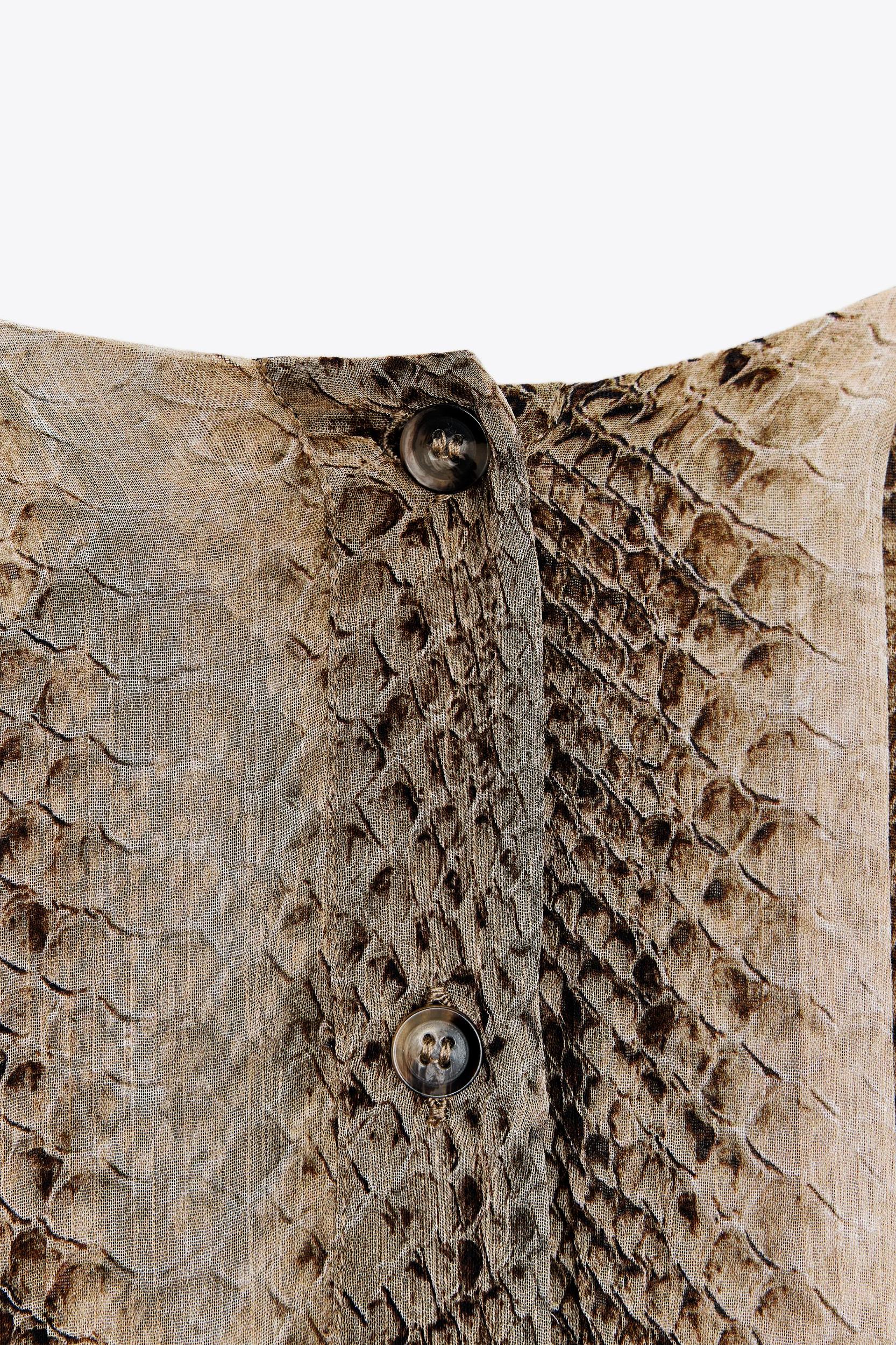 ANIMAL PRINT SHOULDER PAD BLOUSE ZW COLLECTION Product Image