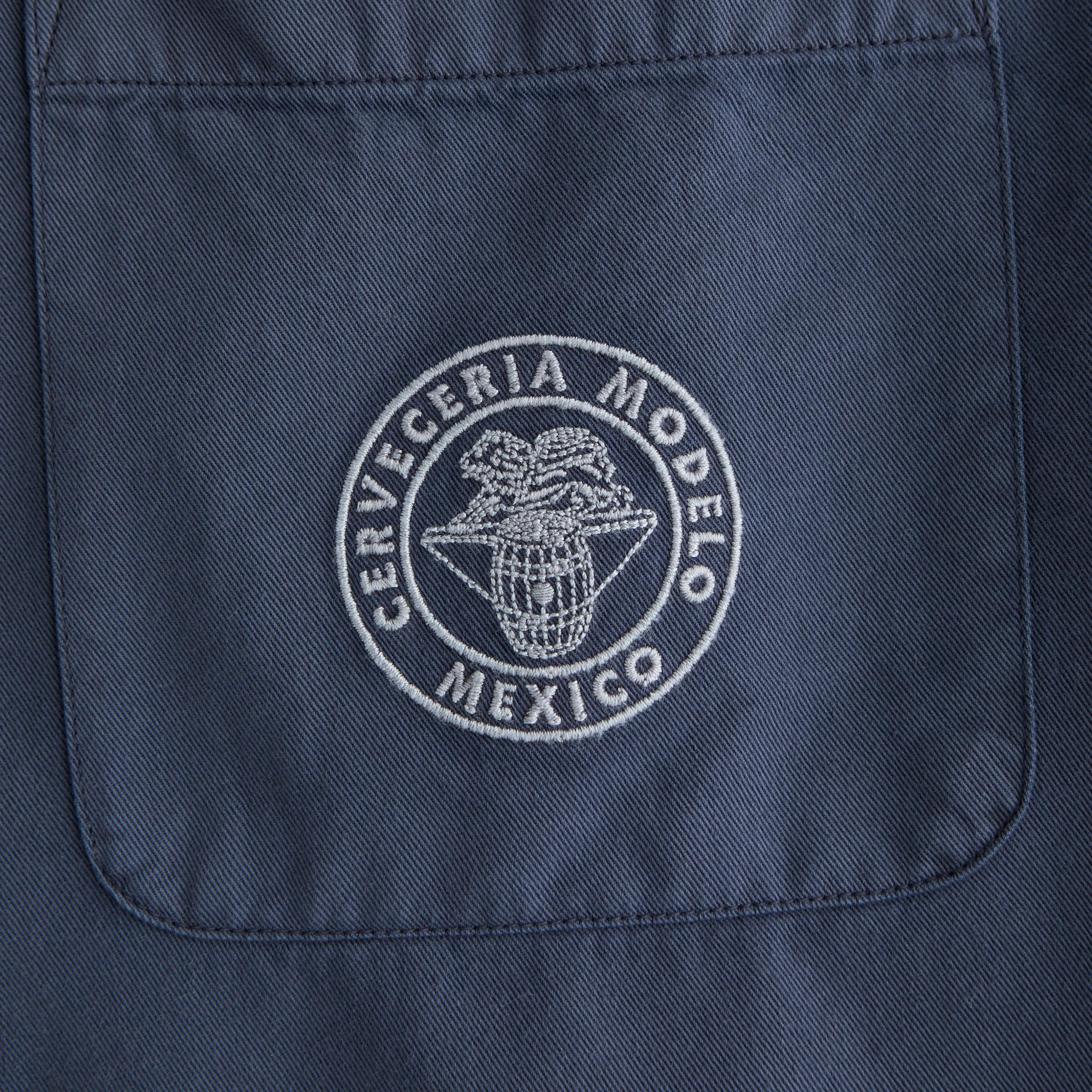 Short-Sleeve Cropped Modelo Workwear Button-Up Shirt Product Image