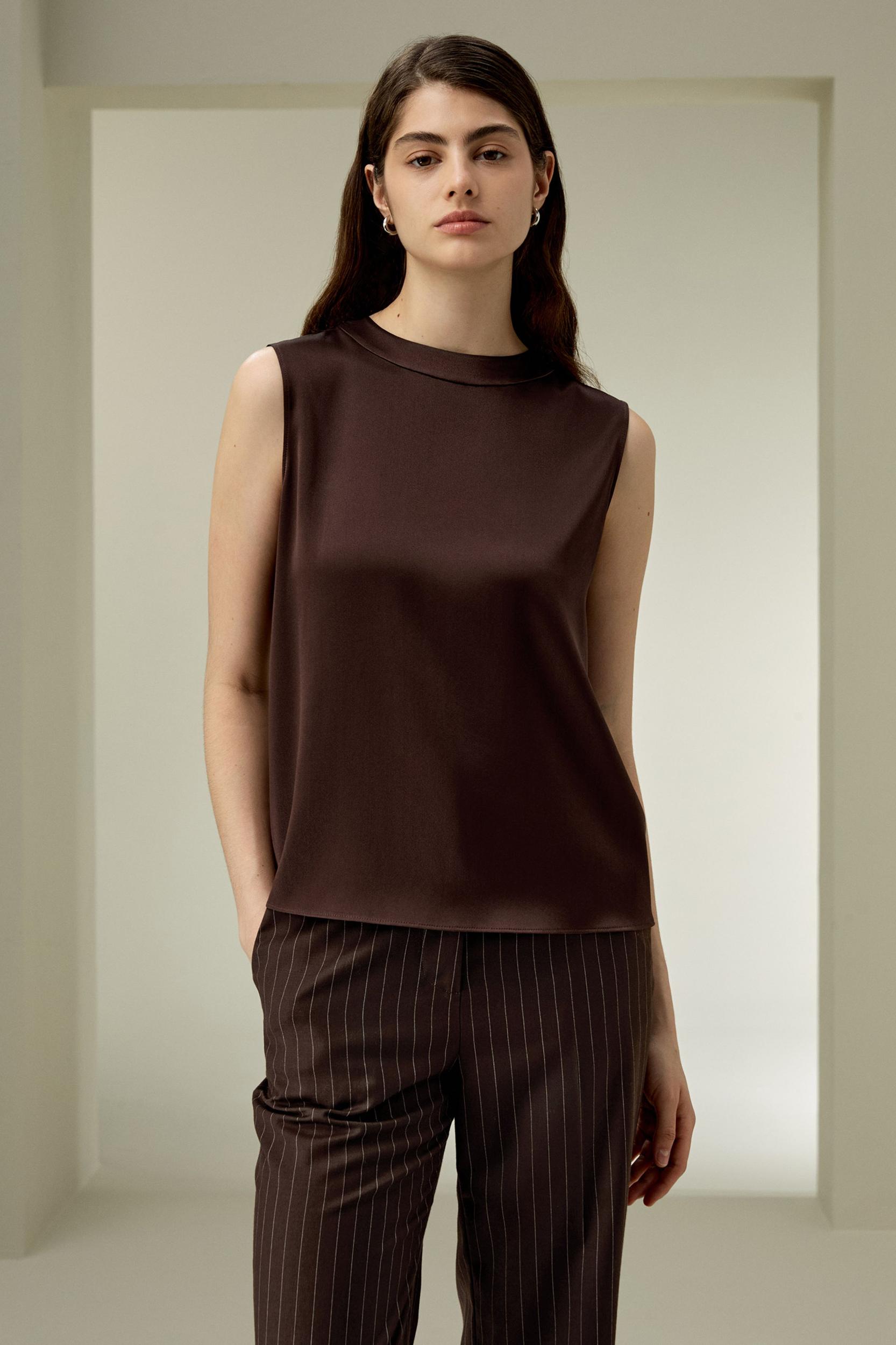 Sleeveless round neck silk top Product Image
