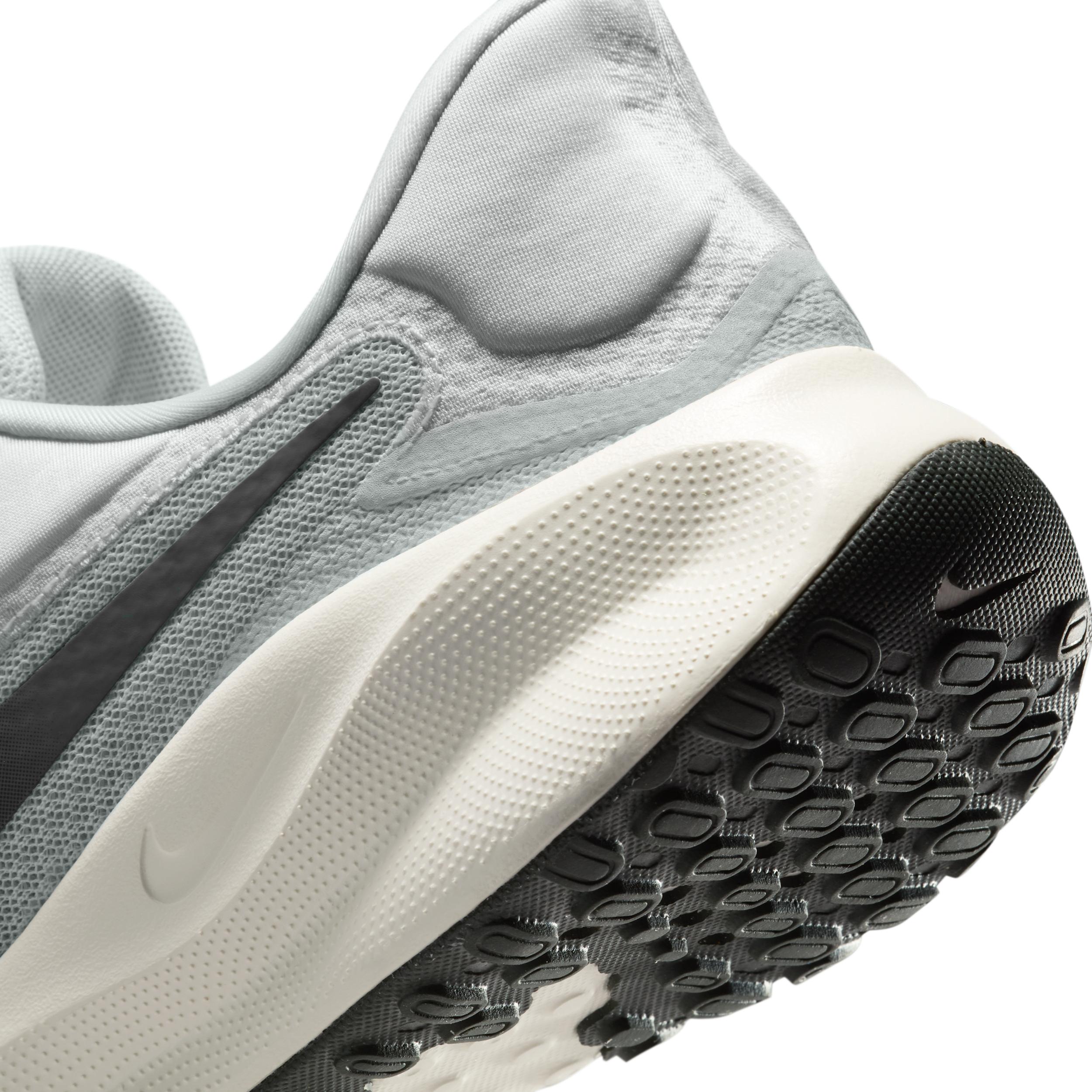 Nike Men's Revolution 7 EasyOn Road Running Shoes Product Image