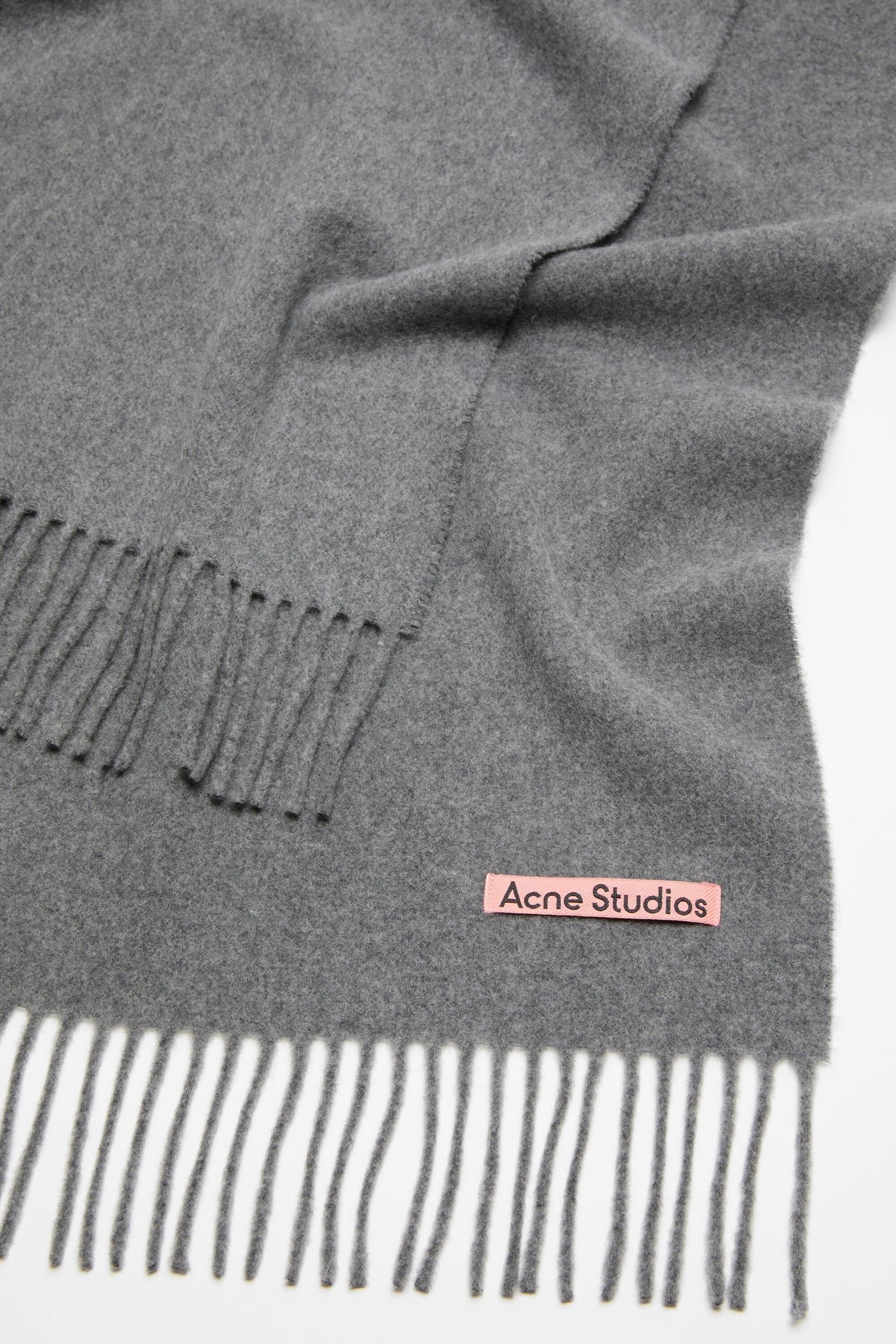 Fringe wool scarf – Narrow Product Image