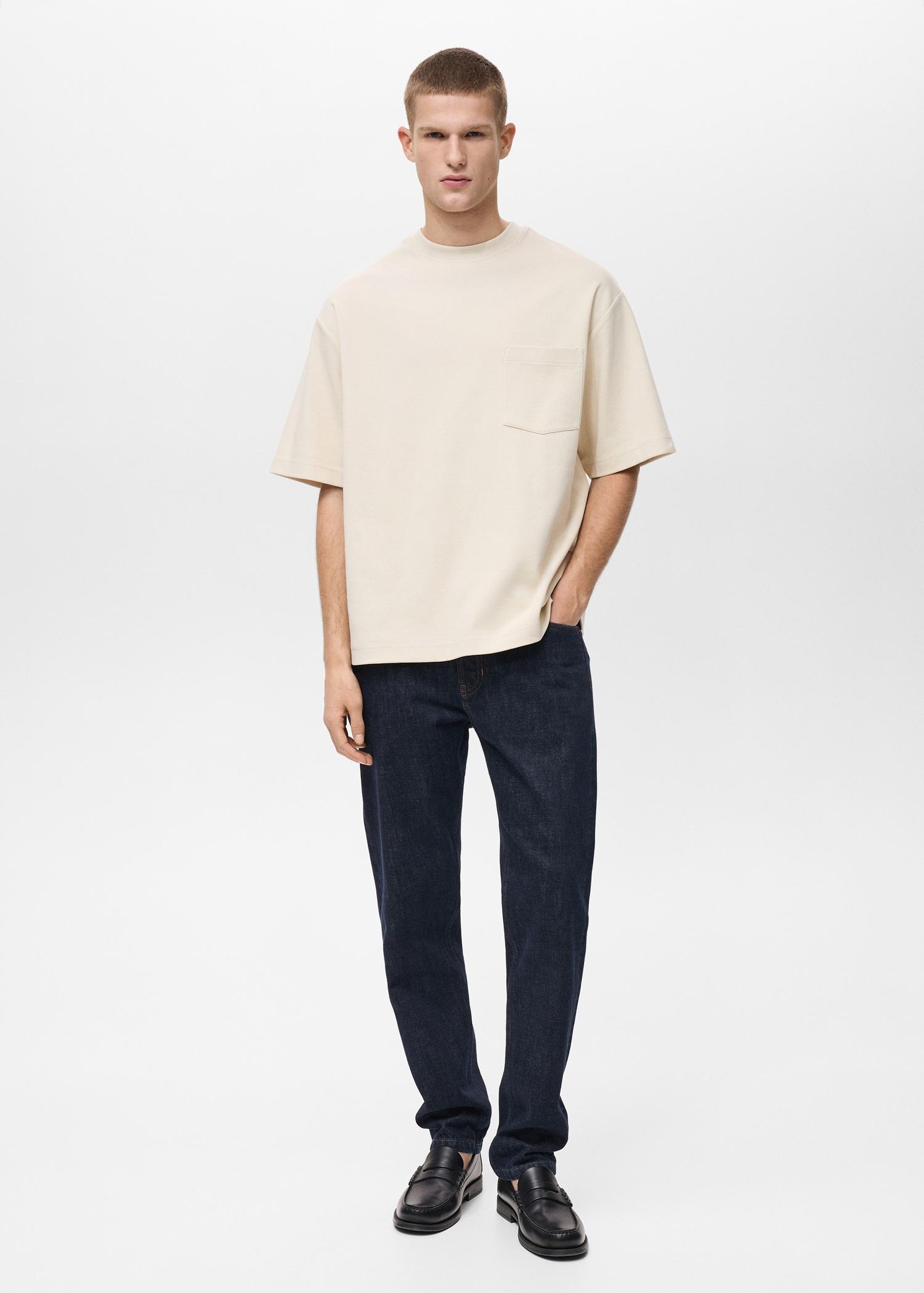 Oversize cotton pocket T-shirt - Men | MANGO USA Product Image