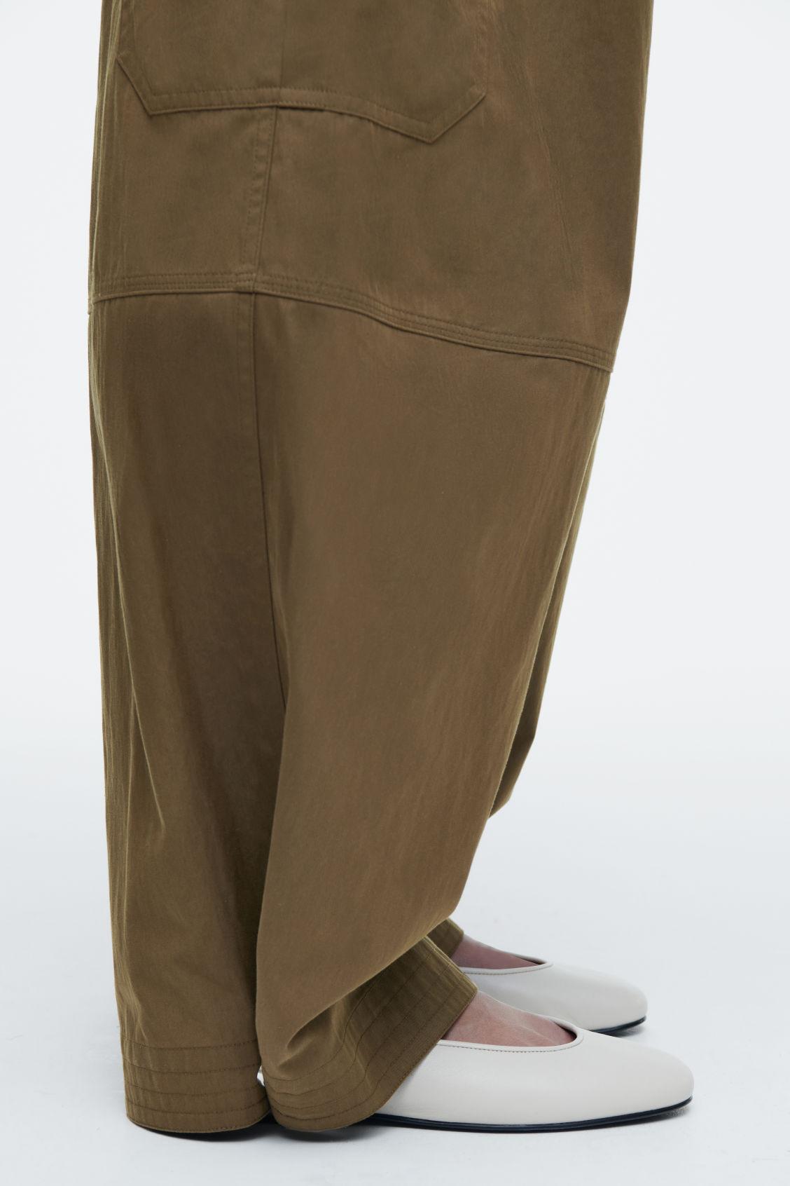 UTILITY BARREL-LEG PANTS Product Image