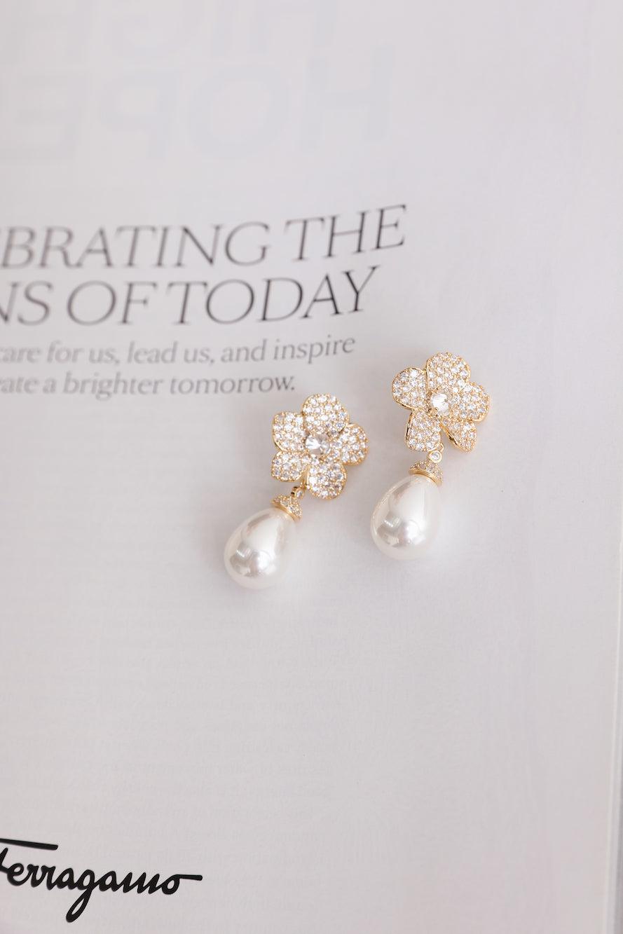 18k Gold Plated Luxury Lover Earrings Gold Product Image
