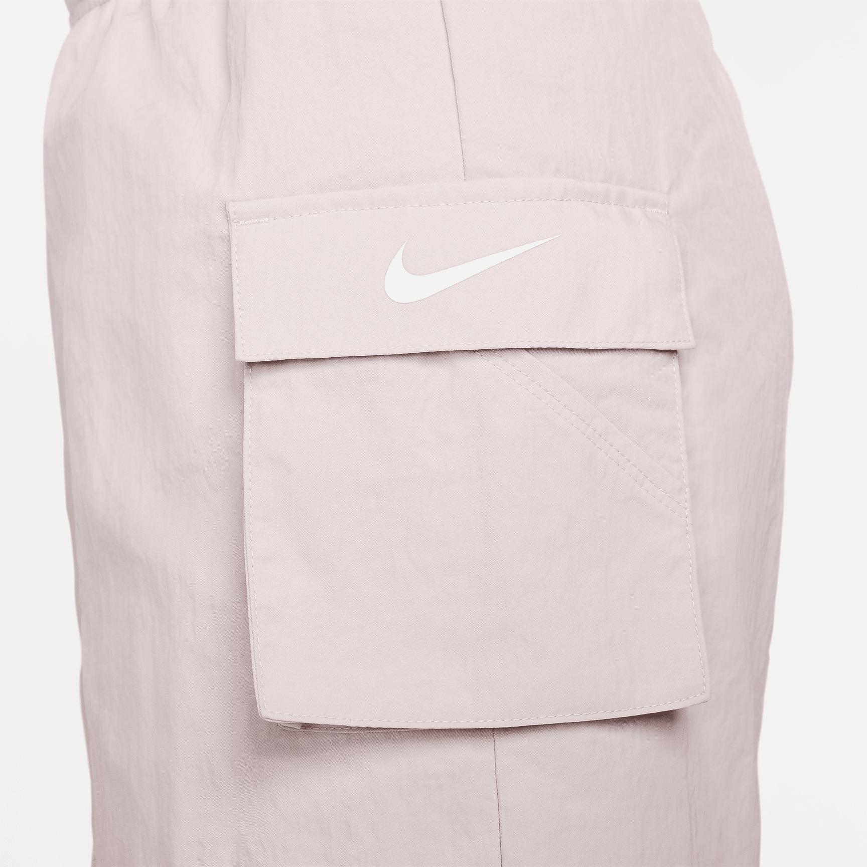 Nike Sportswear Essential Women's Woven High-Rise Shorts Product Image