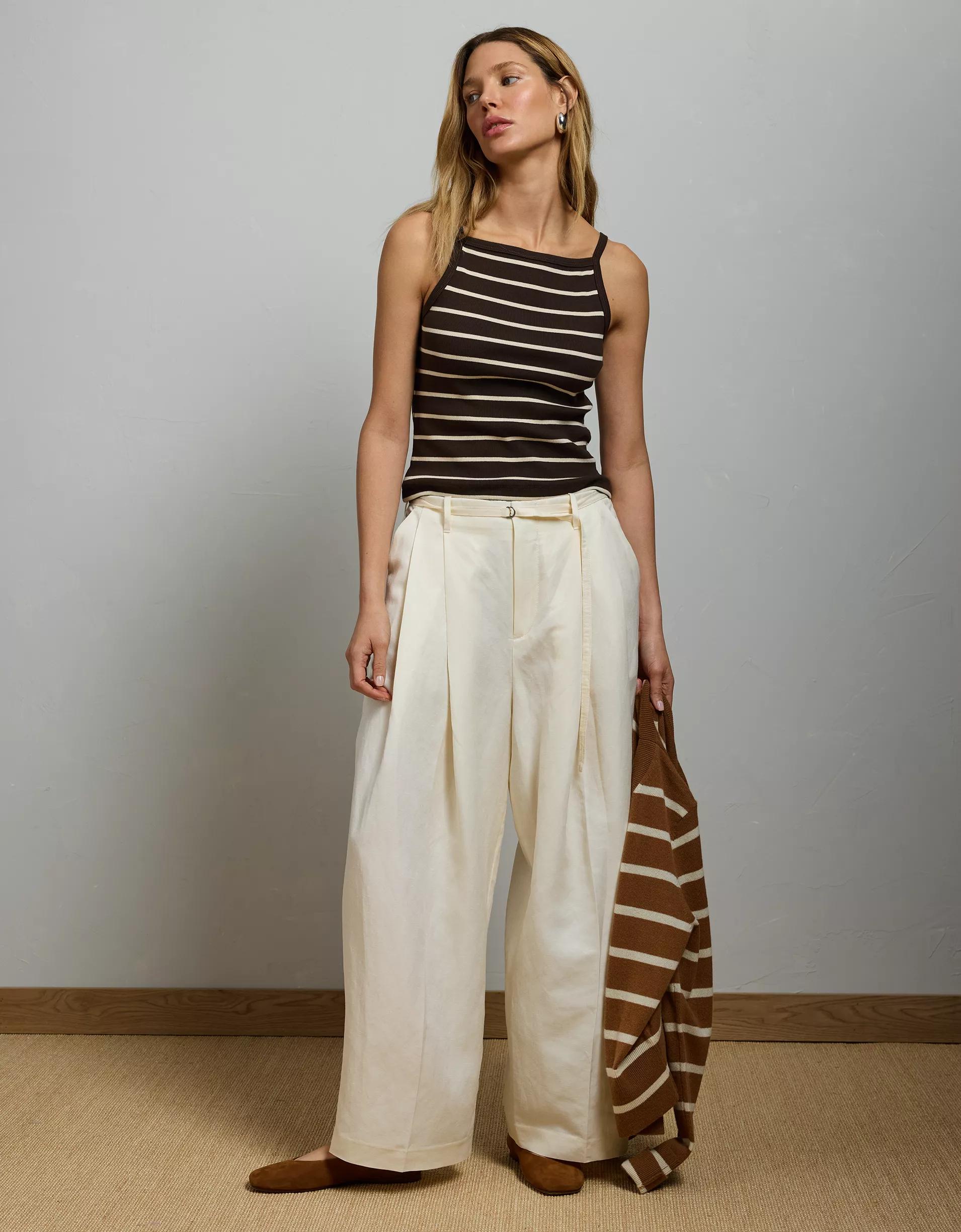 AE77 Premium Straight Neck Tank Top Product Image