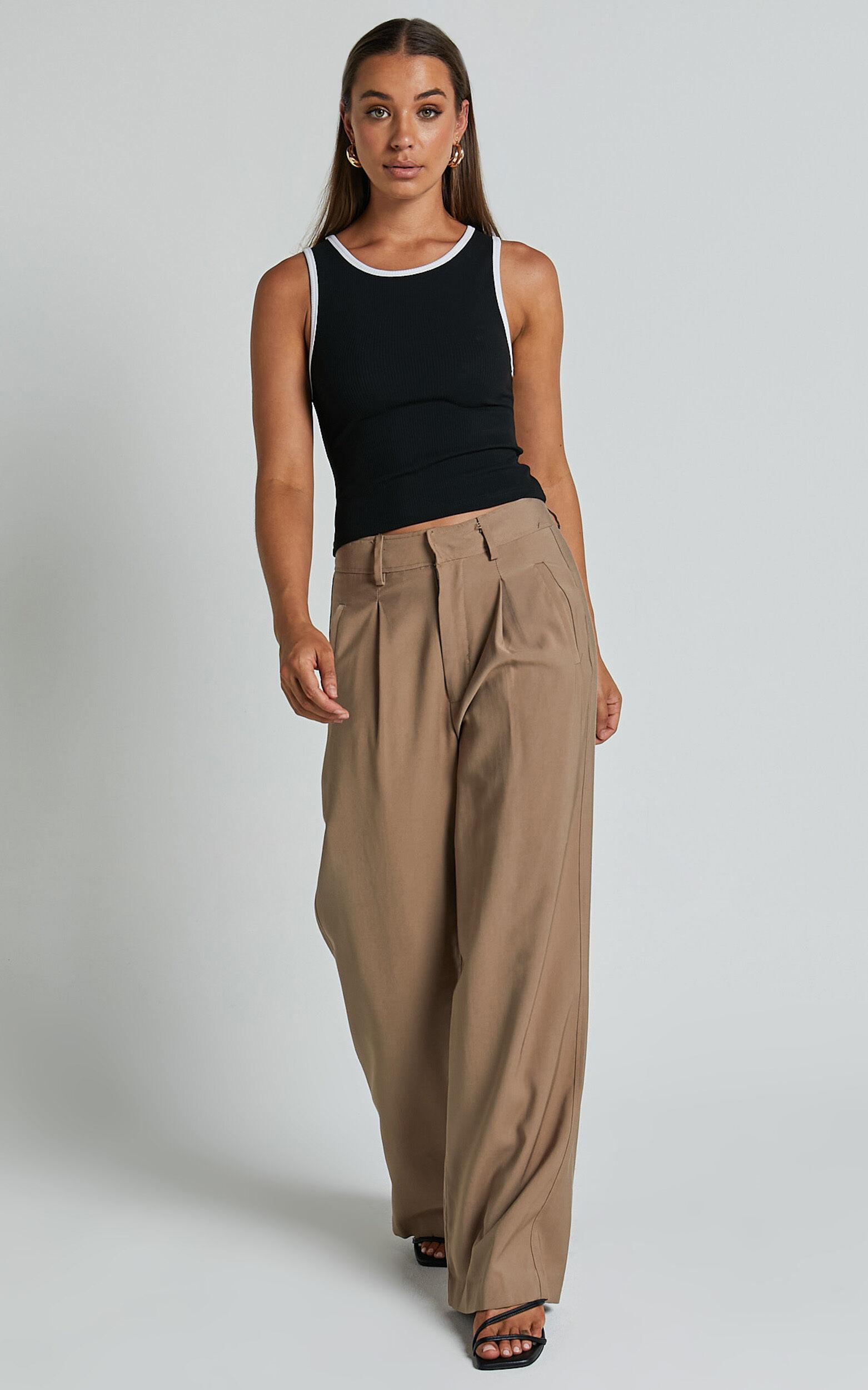 Lacey Top - Scoop Neck Contrast Bind Detail Top in Black/White Product Image