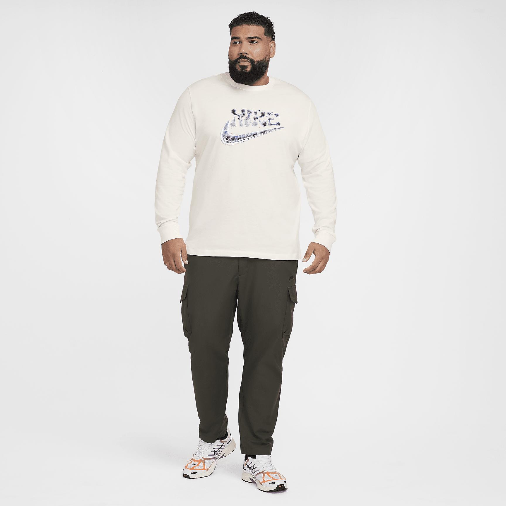 Nike Sportswear Club Long-Sleeve T-Shirt Product Image