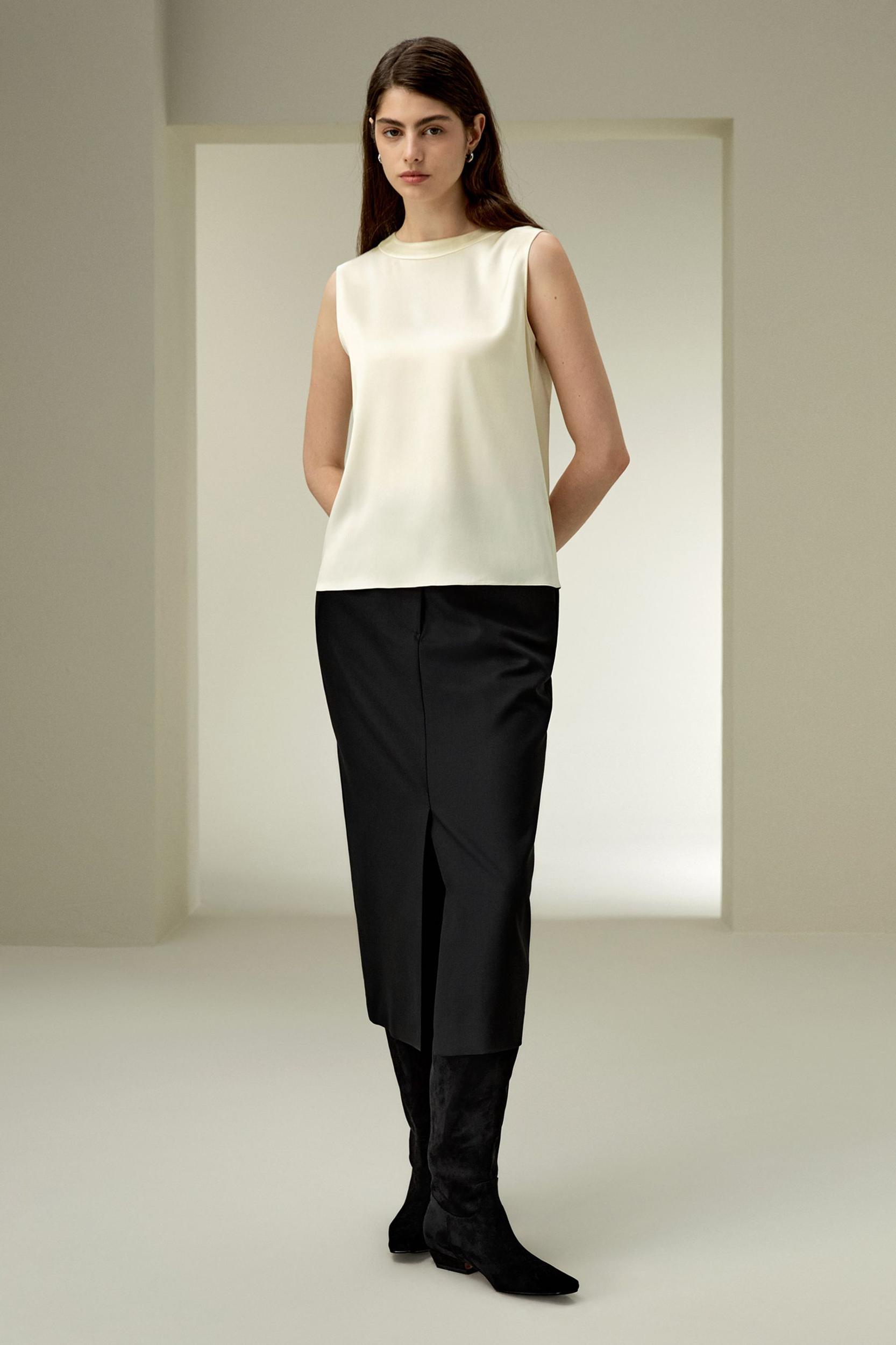 Sleeveless round neck silk top Product Image