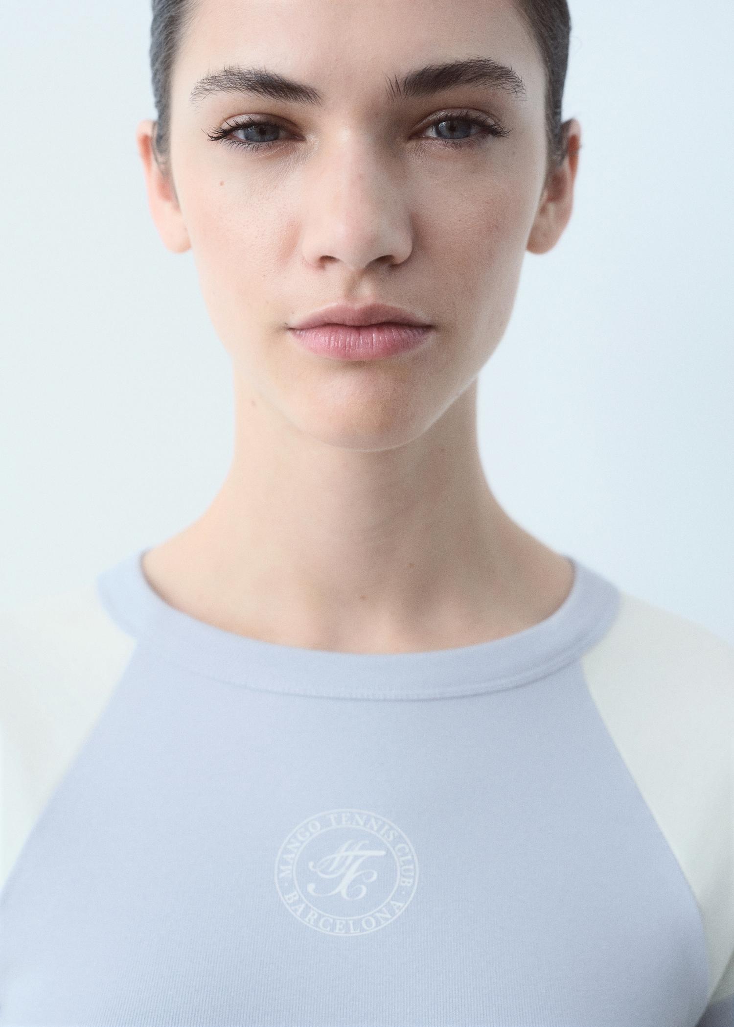 Cotton t-shirt with contrasting sleeves - Women | MANGO USA Product Image