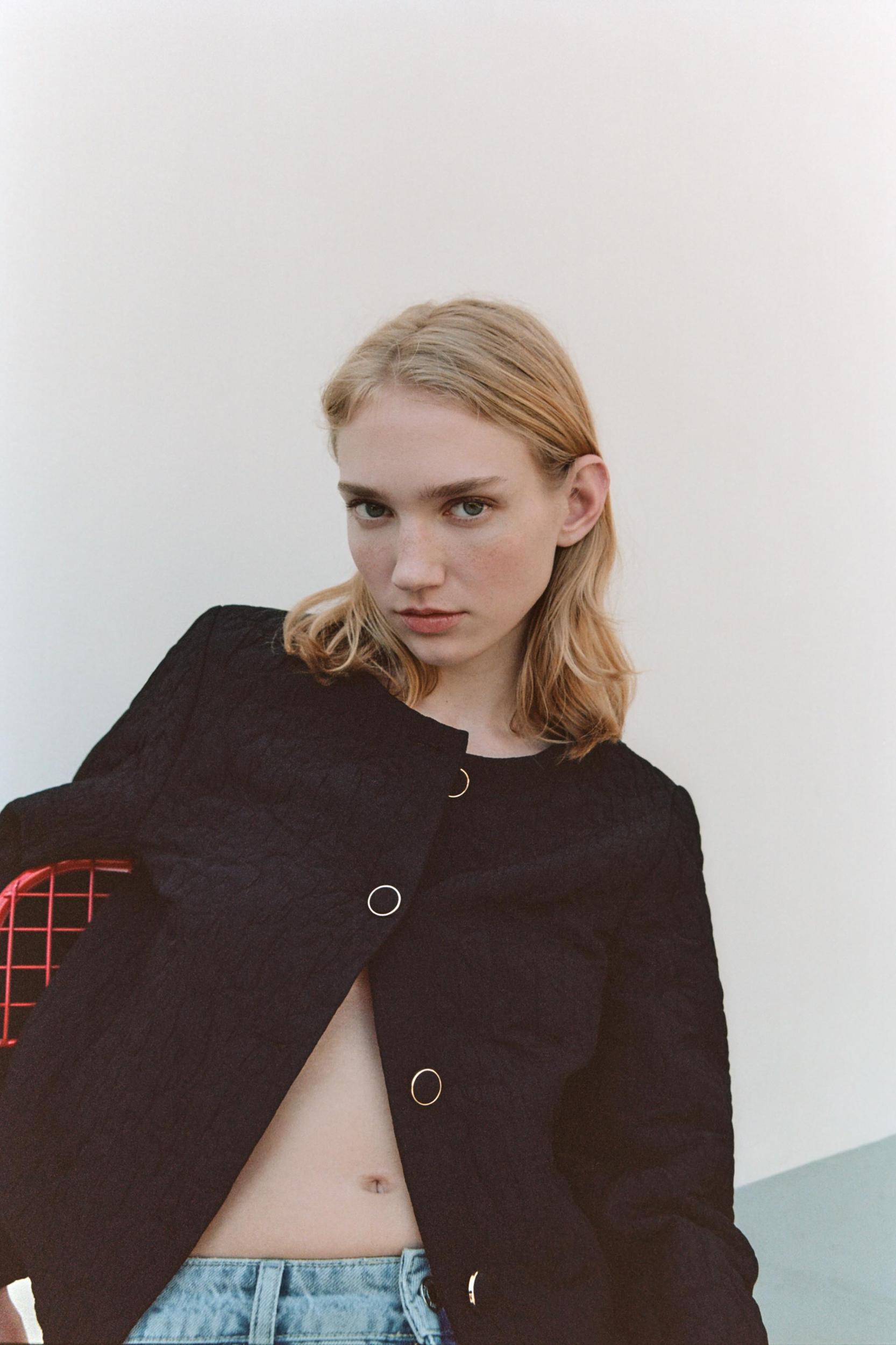 SHORT PUFFER JACKET Product Image