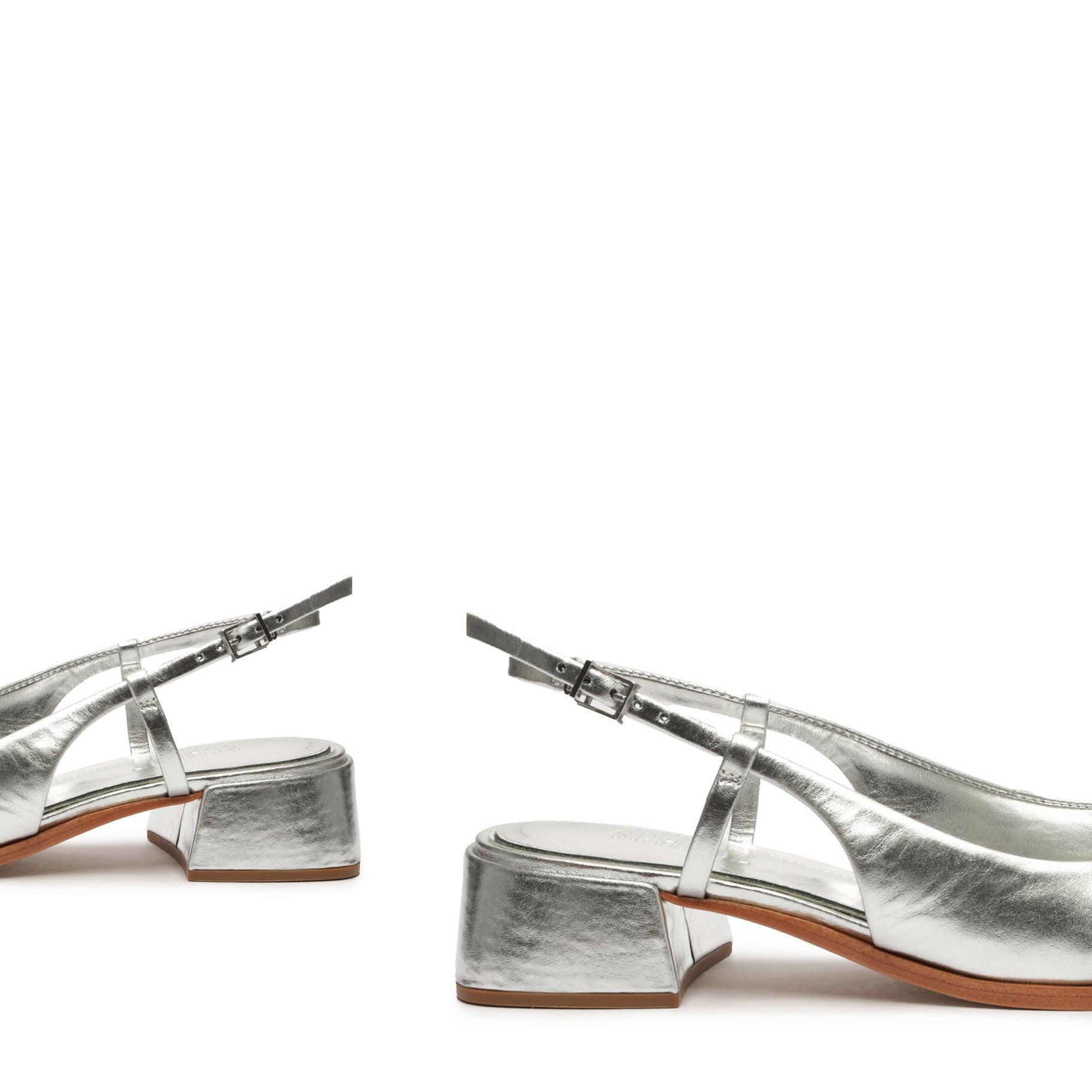 Dorothy Bow Leather Pump Female Product Image