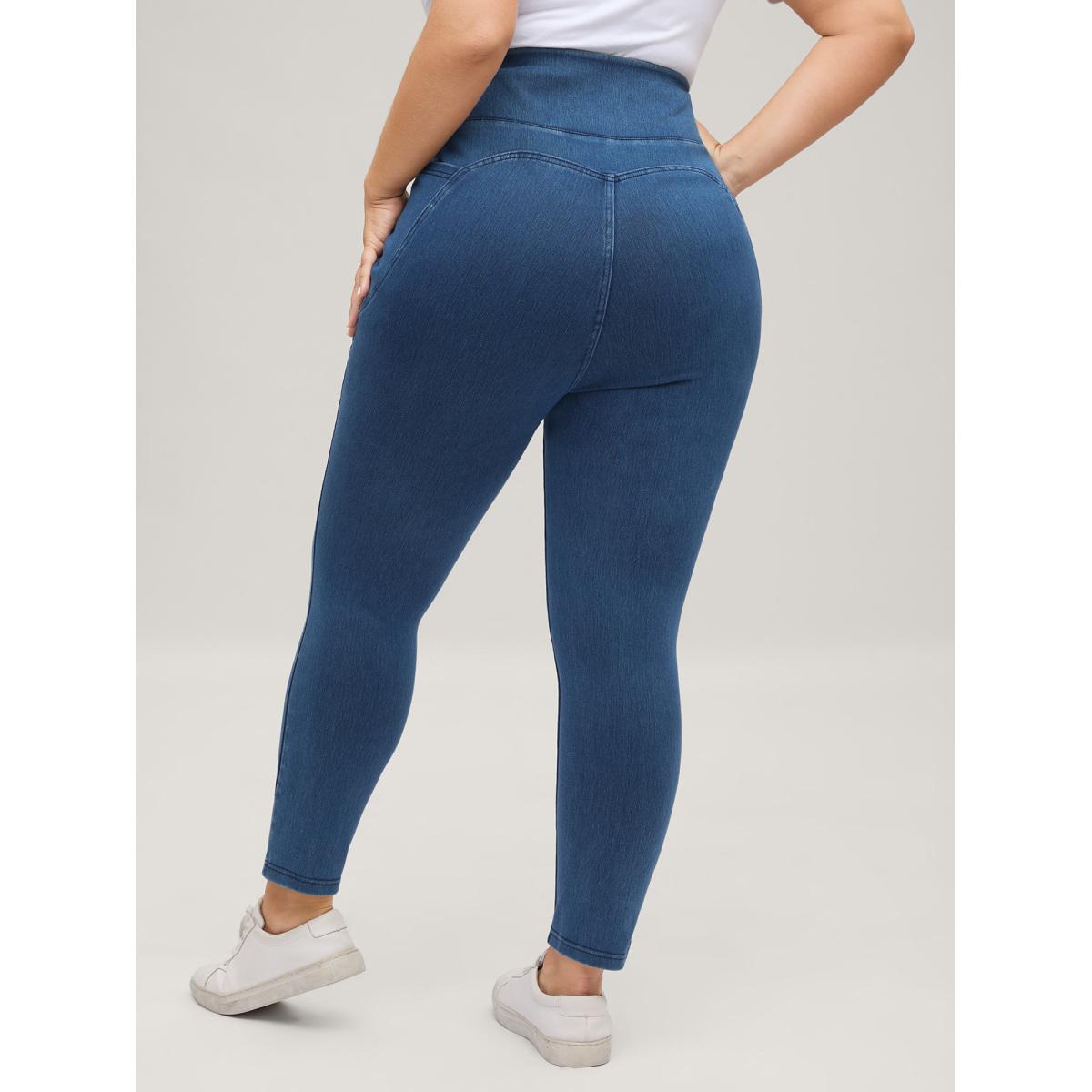 Plus Size Pull-On Stretchy Waist Denim Shorts Women Denimblue Medium stretch Casual Slanted pocket Casual Denim Shorts BloomChic 26/4X Product Image