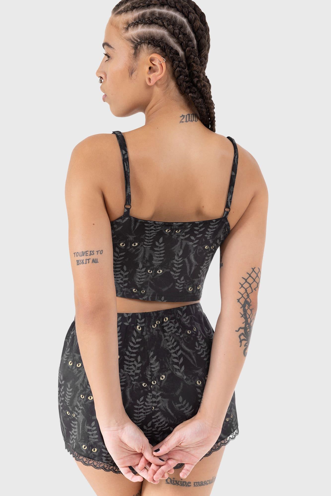 Familiar Woods Shorts Female Product Image