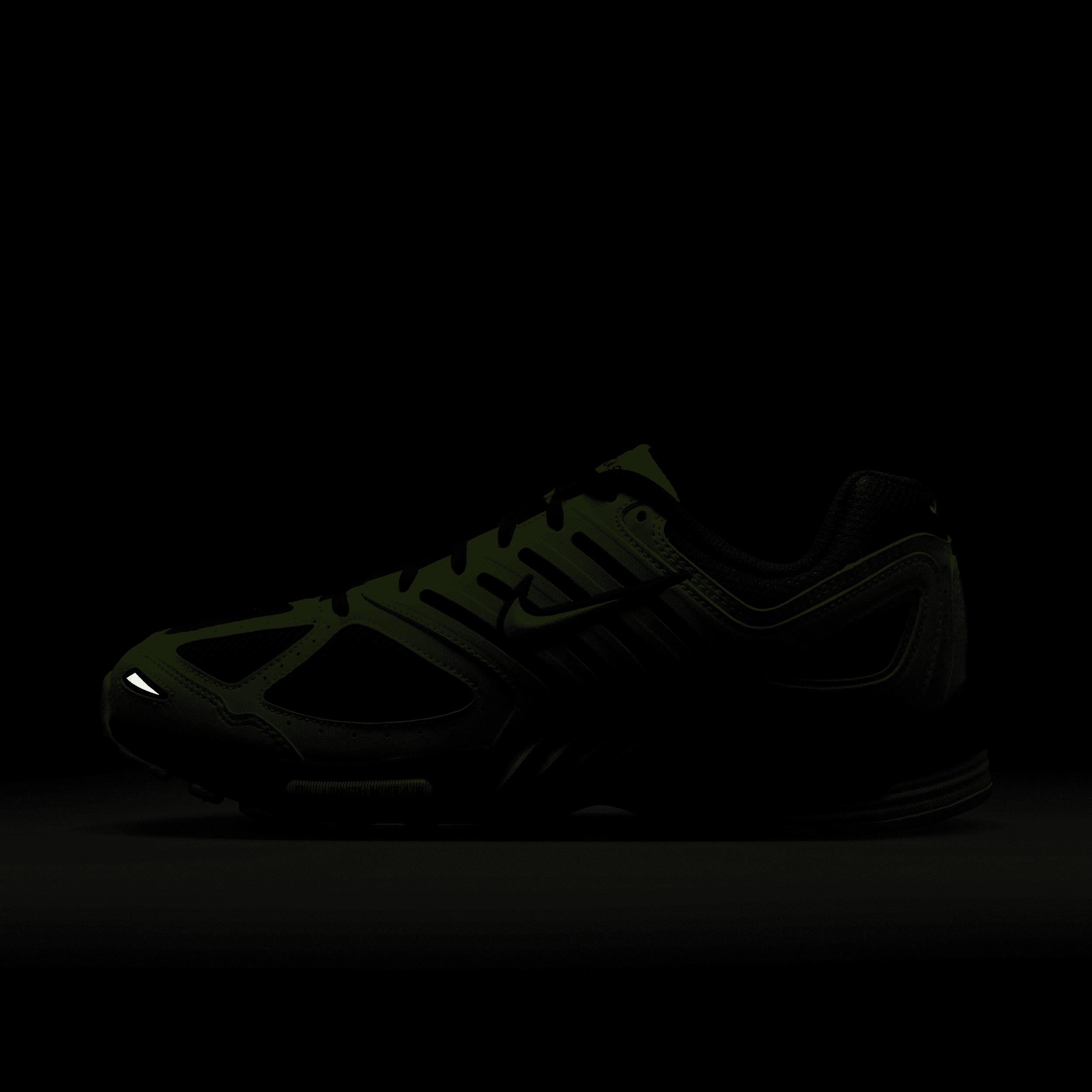 Nike Men's Air Pegasus 2005 Shoes Product Image