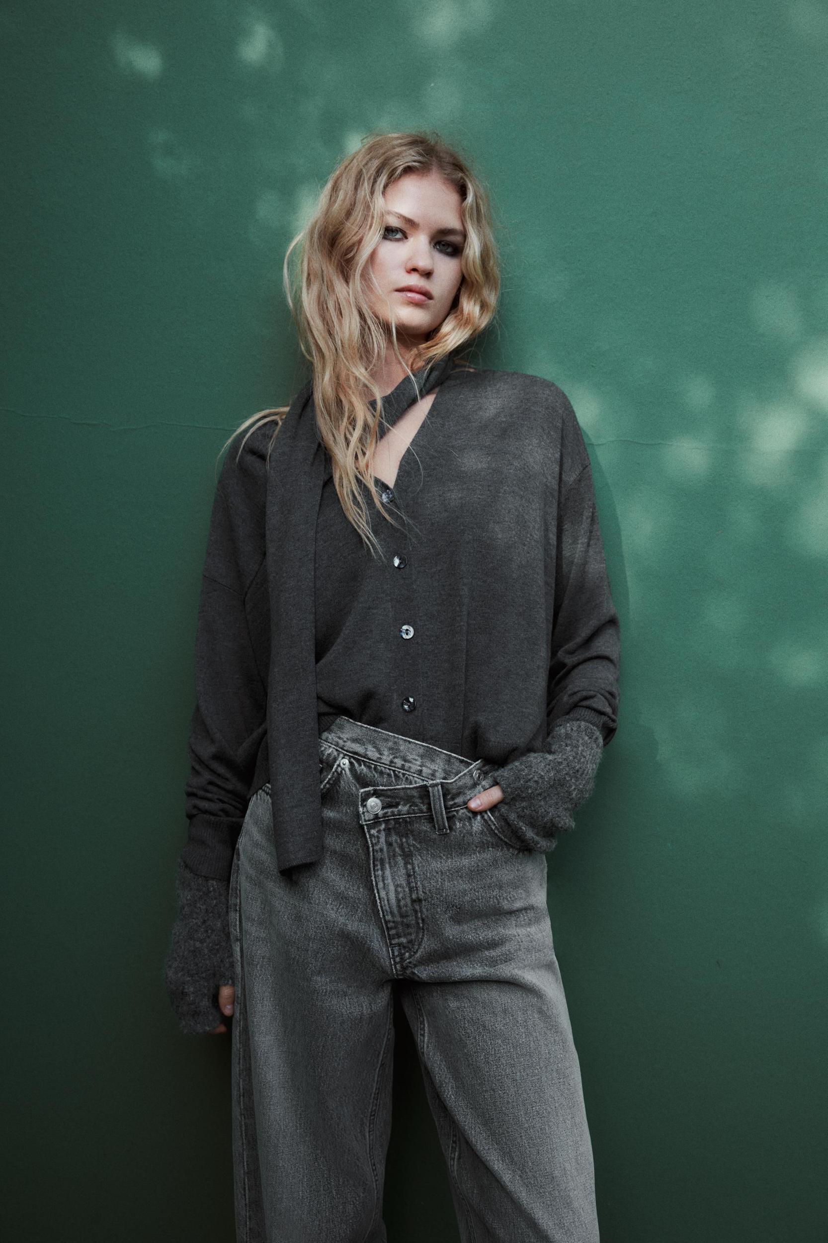 TRF MID-RISE CROSS WAIST BAGGY JEANS Product Image