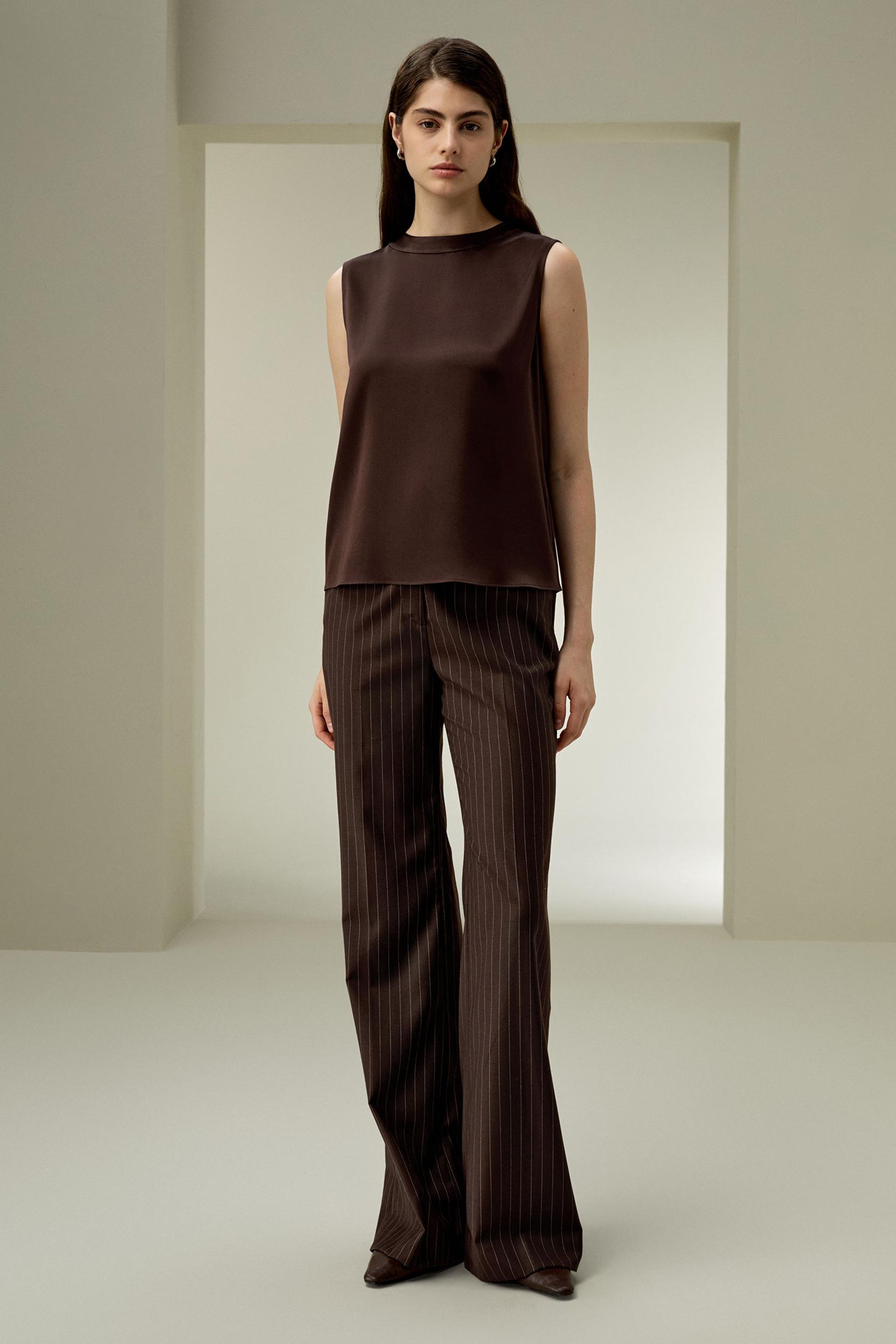 Sleeveless round neck silk top Product Image