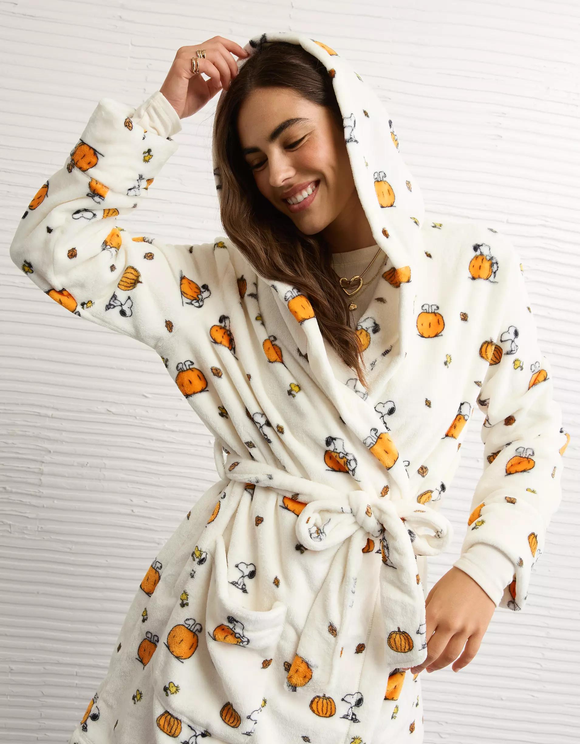 AE Snoopy Cozy Bath Robe Product Image