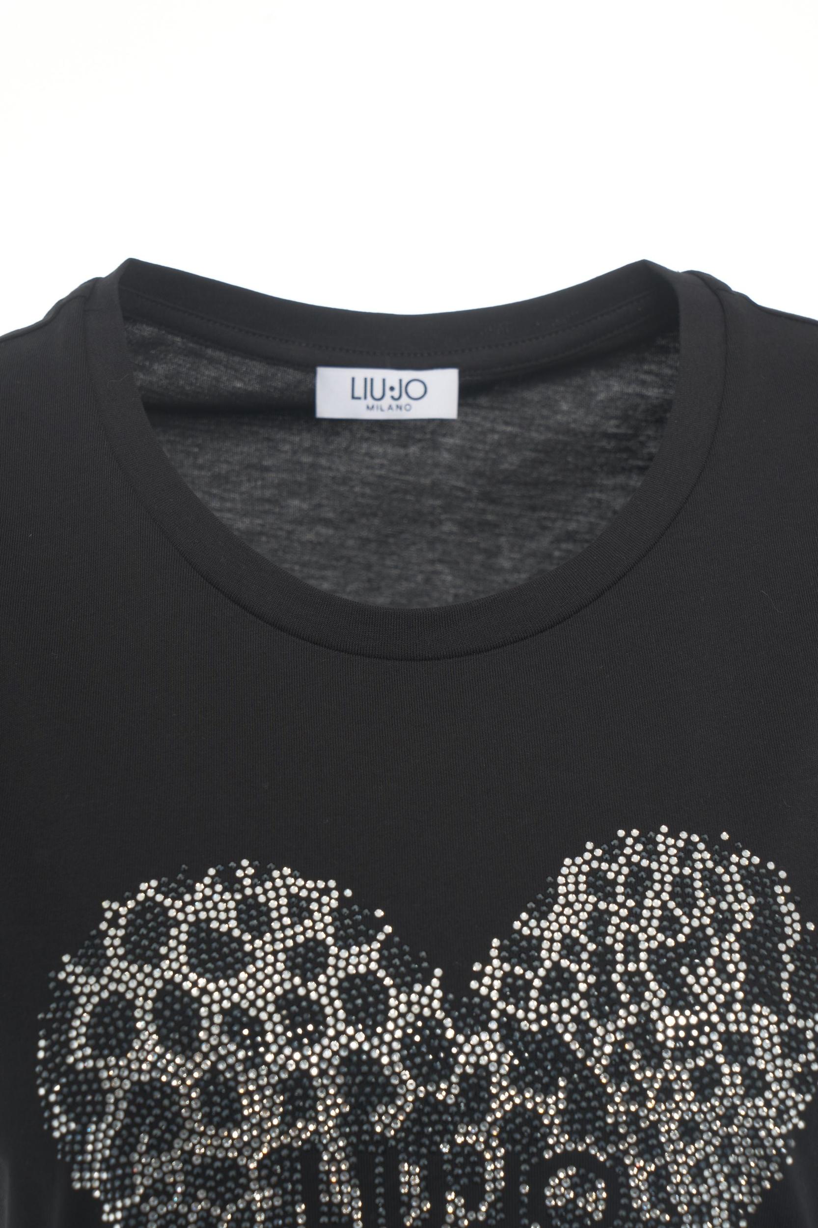 T-shirt with rhinestone application Product Image