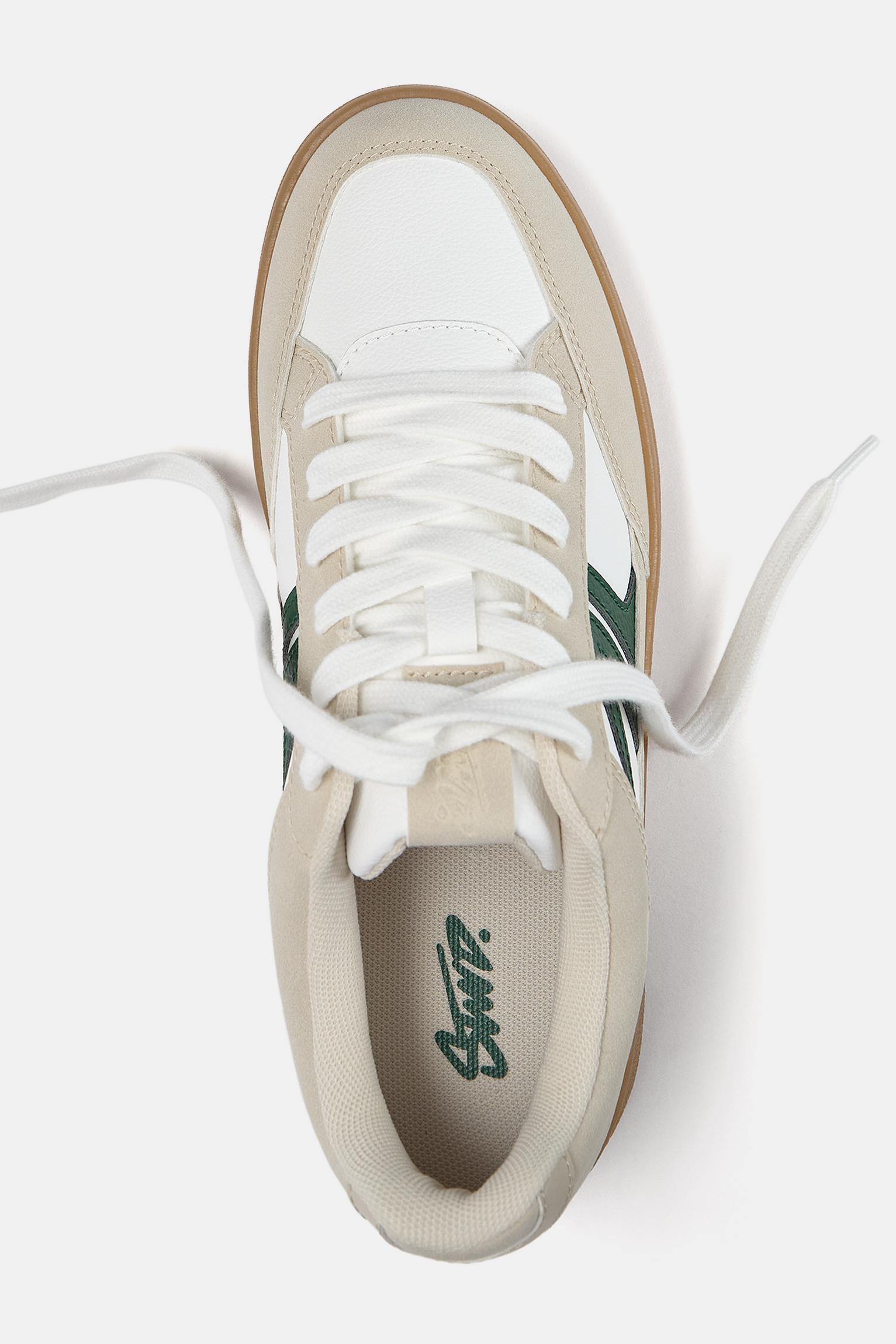 Retro multi-piece sneakers Product Image