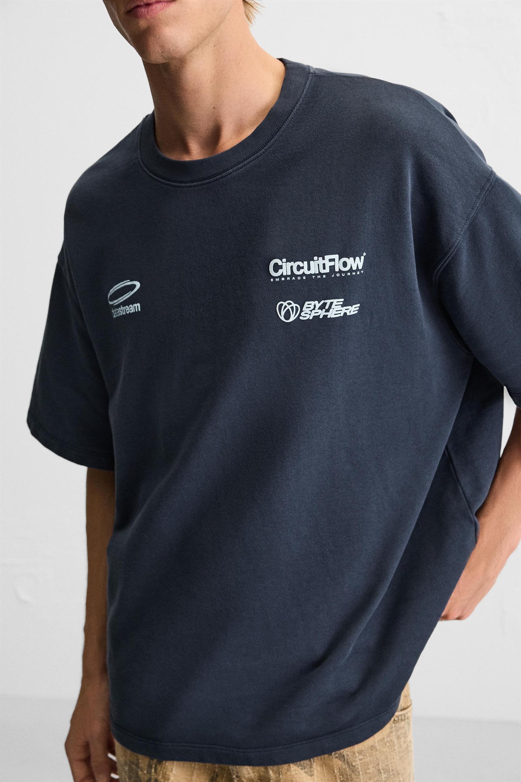 GRAPHIC PRINT SWEATSHIRT Product Image