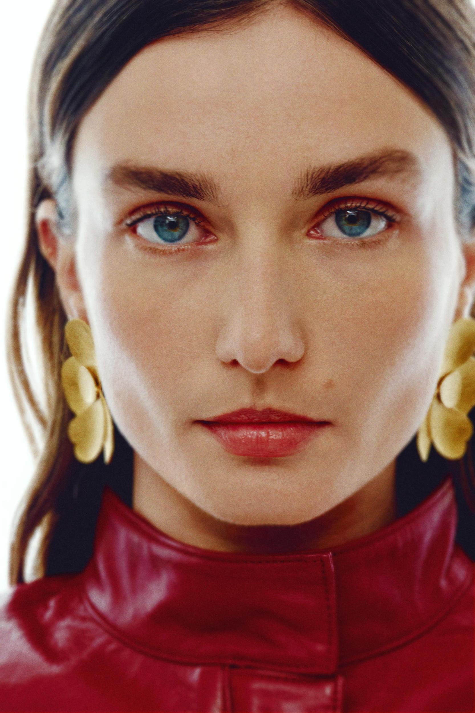 FLOWER FAN EARRINGS Product Image