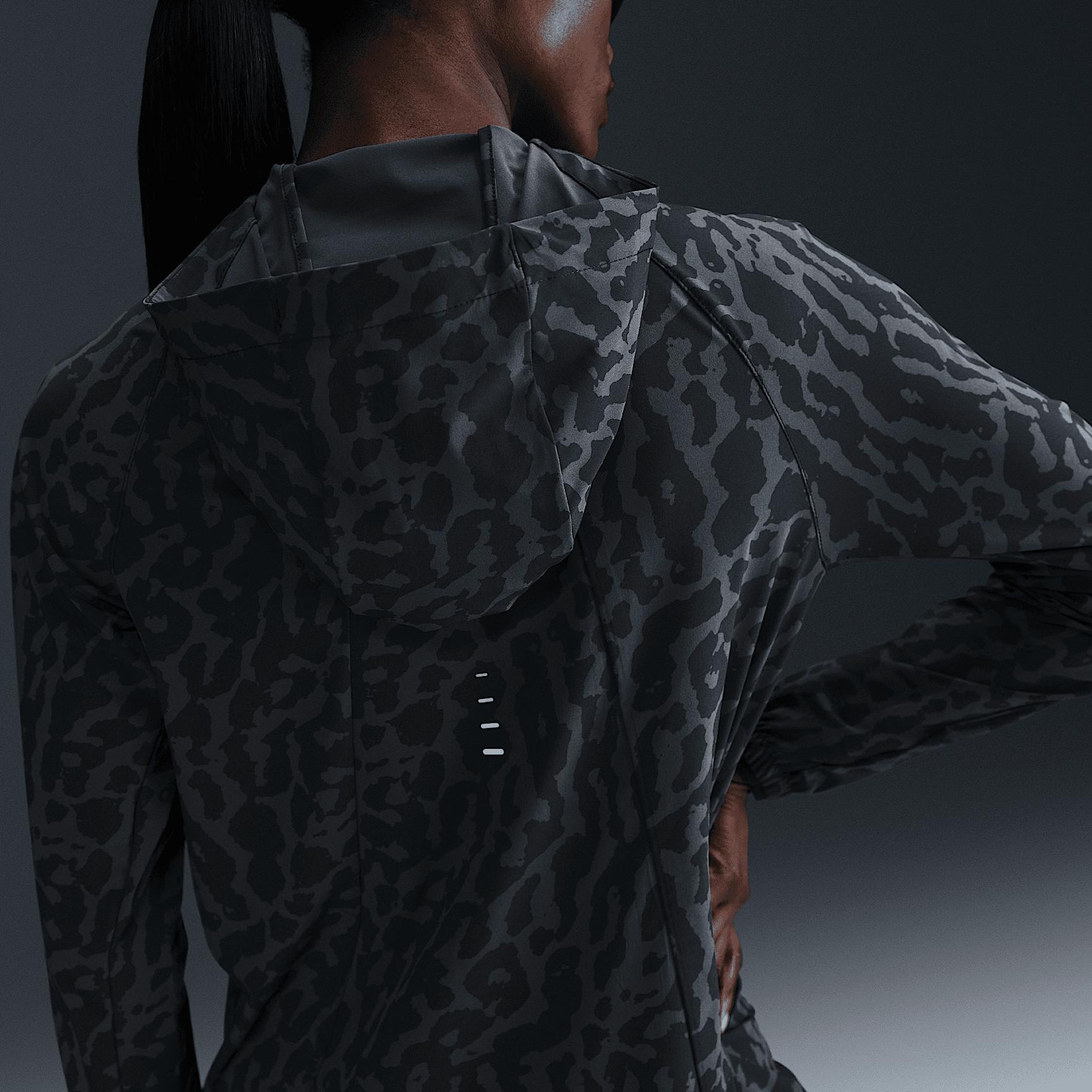 Nike Swift Women's Dri-FIT Packable Running Jacket Product Image