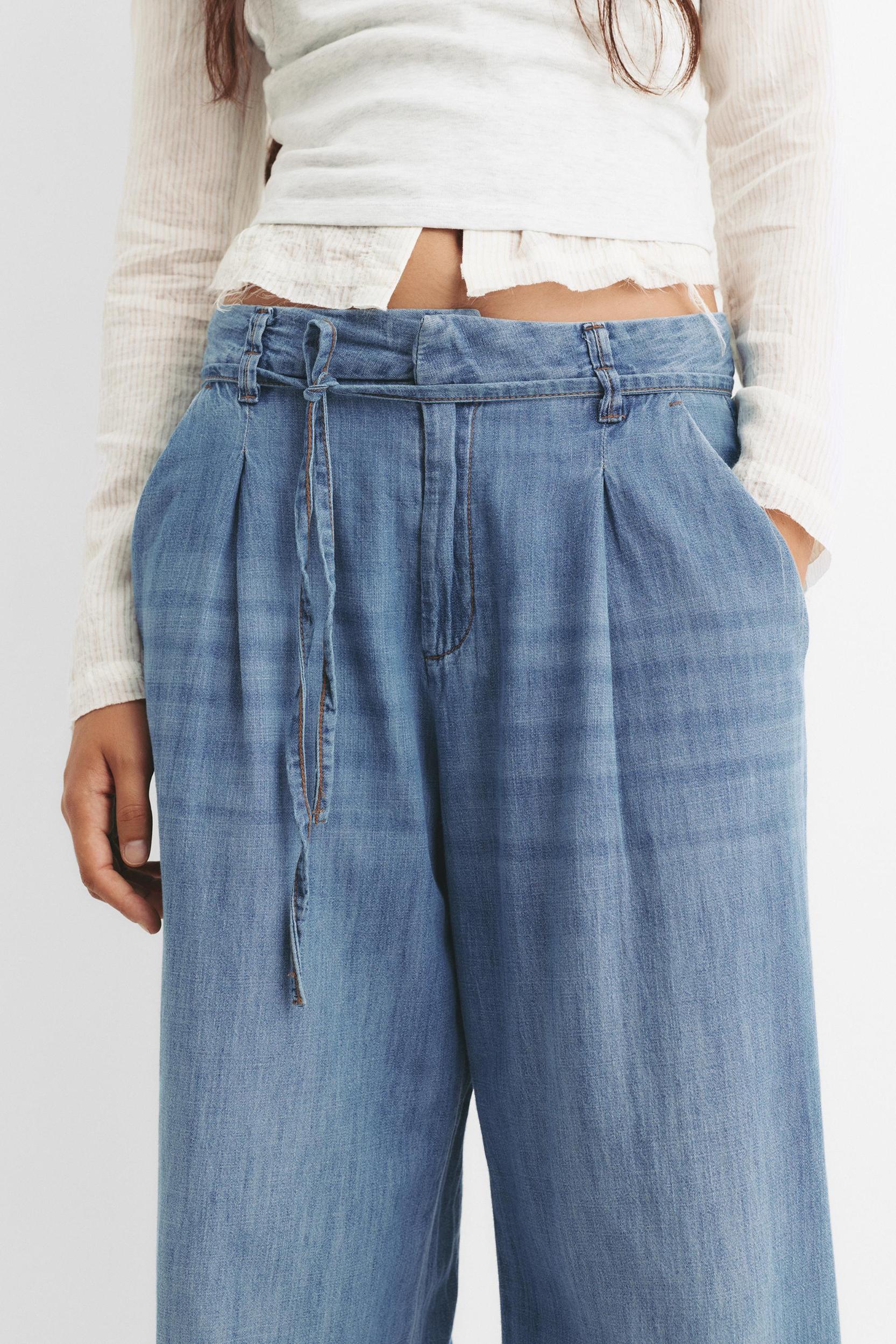 Wide-leg jeans with drawstring Product Image