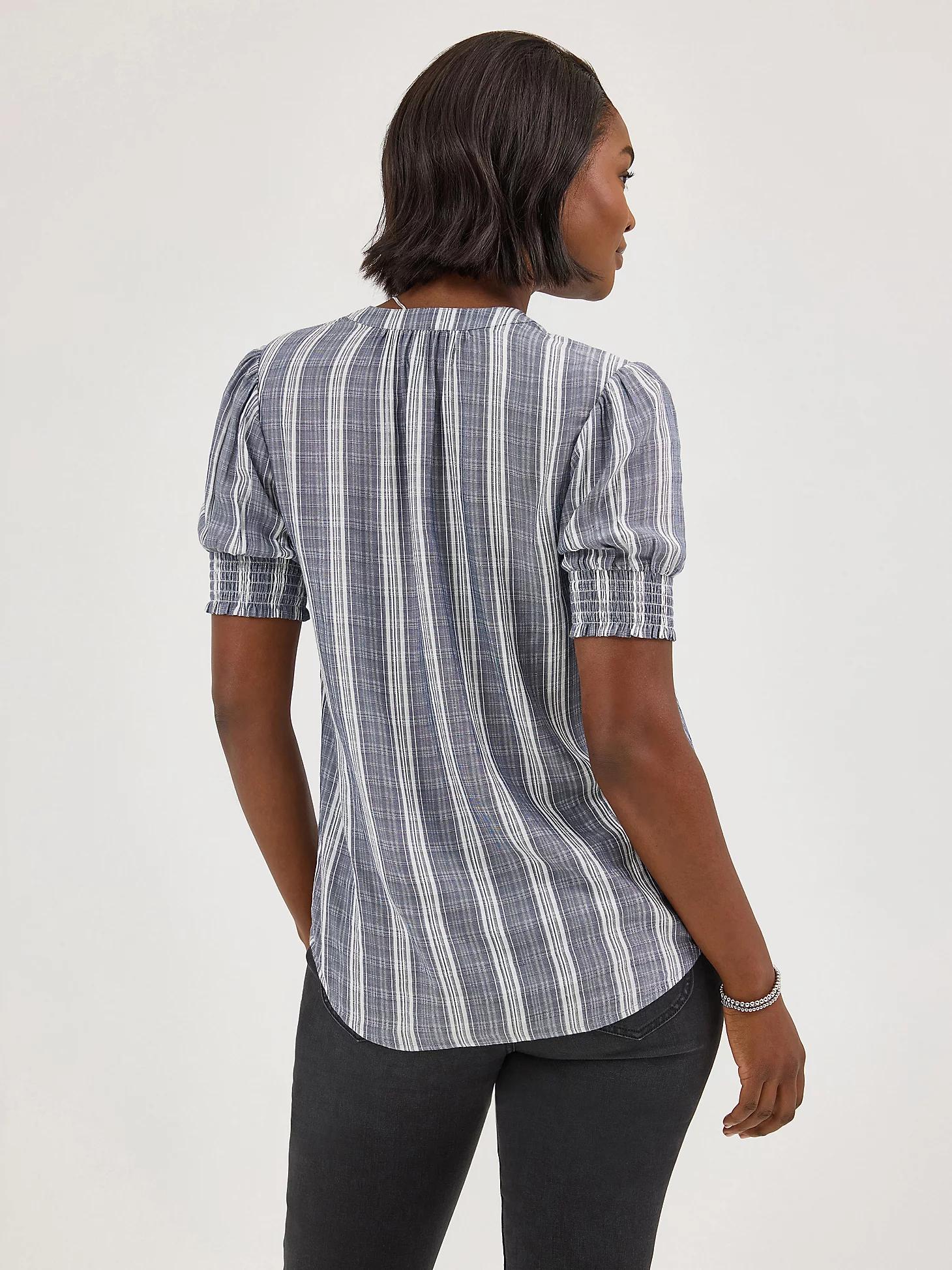 Women's Short Sleeve V-Neck Print Blouse | Women's Tops | Lee® Product Image